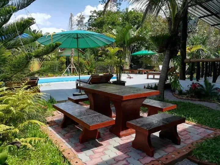 Swimming pool in Thai Break Resort