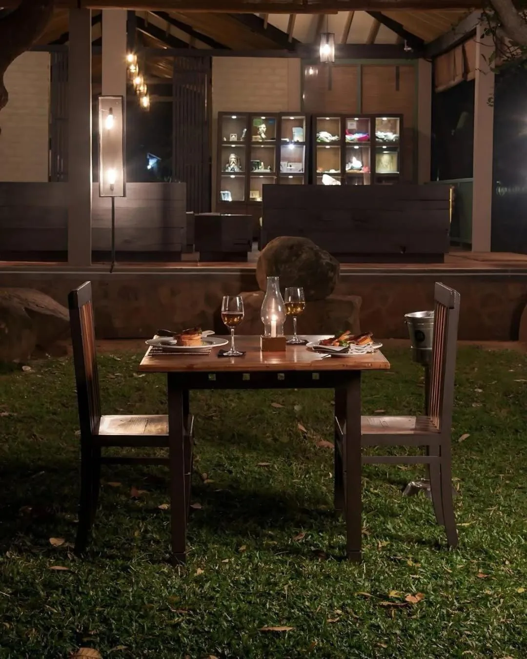 Night in Hotel Elephant Reach