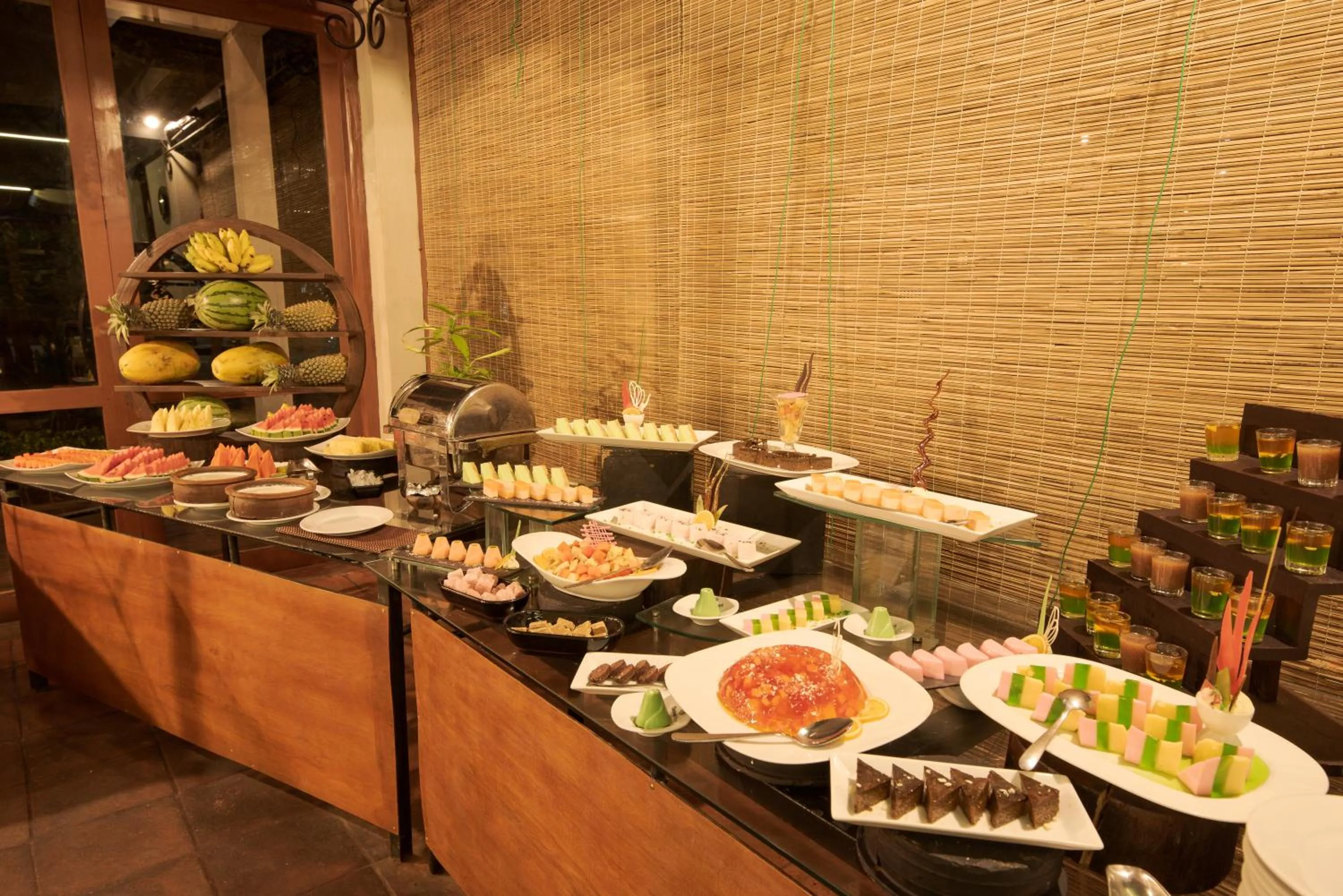 Restaurant/places to eat in Hotel Elephant Reach