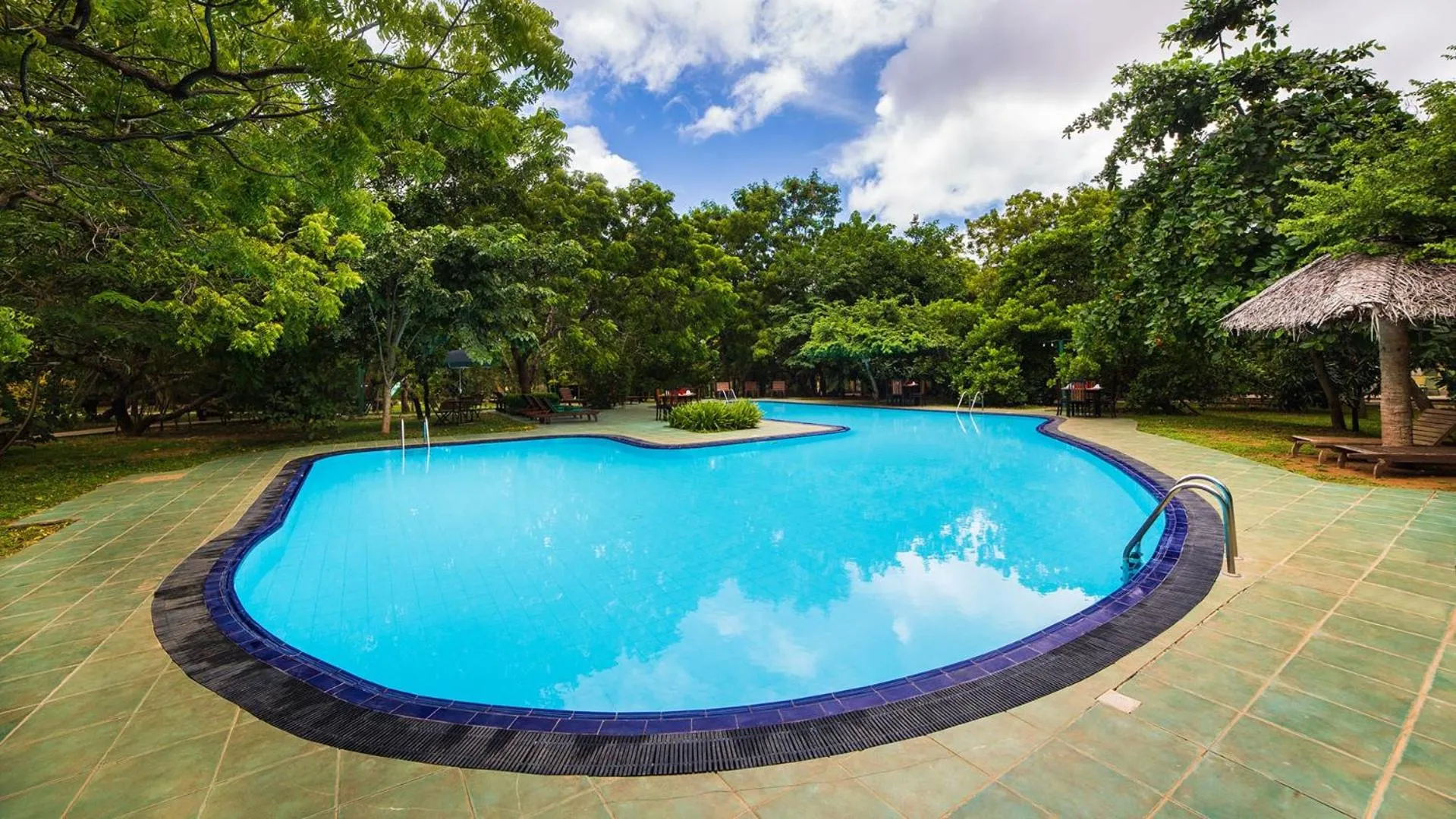 Pool view in Hotel Elephant Reach