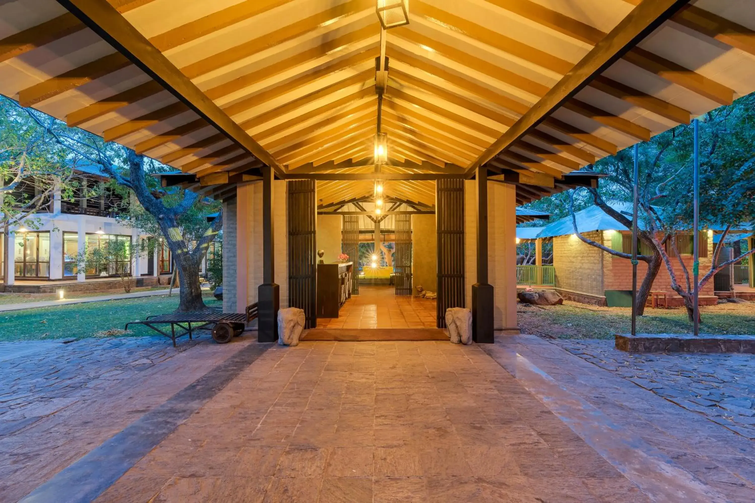 Facade/entrance in Hotel Elephant Reach Facade/entrance in Hotel Elephant Reach