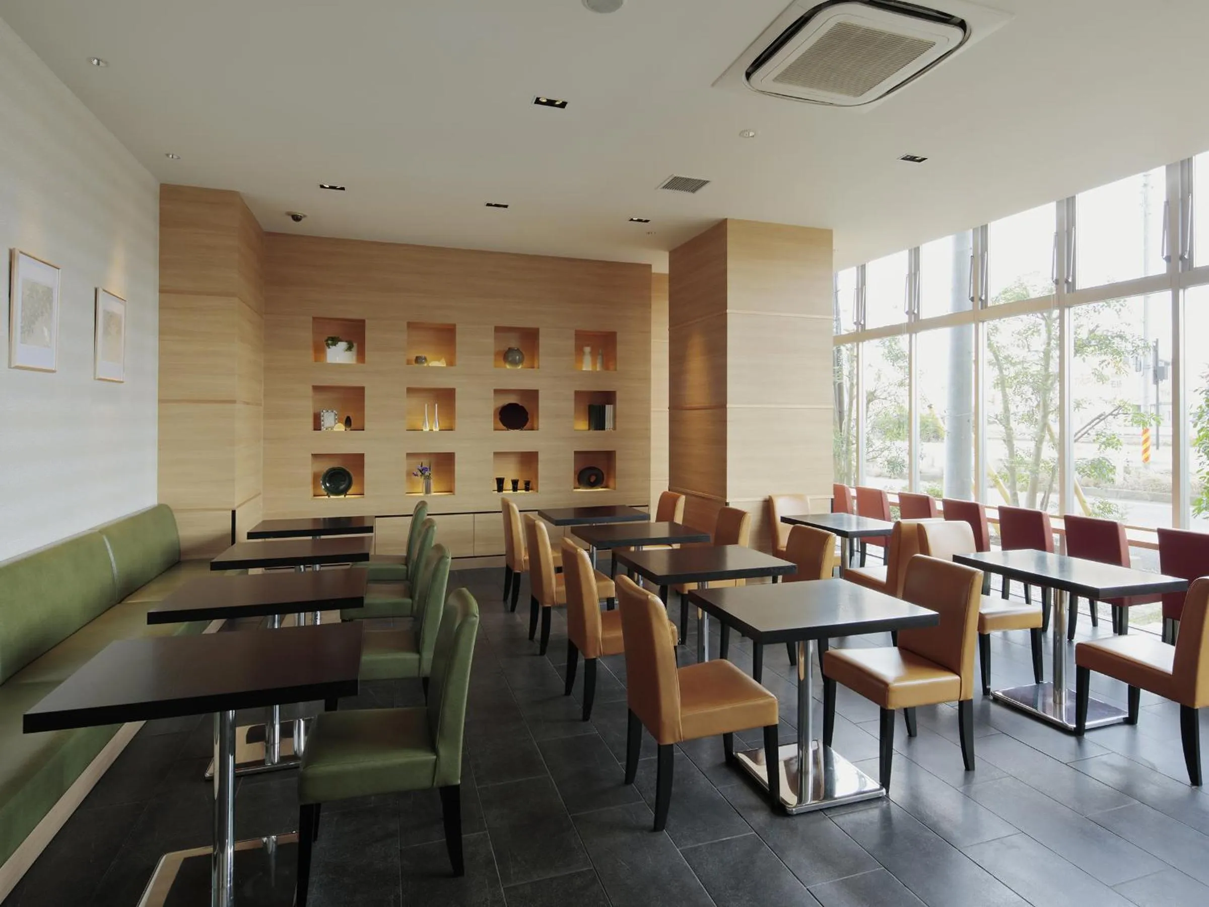 Restaurant/places to eat in Candeo Hotels Sano