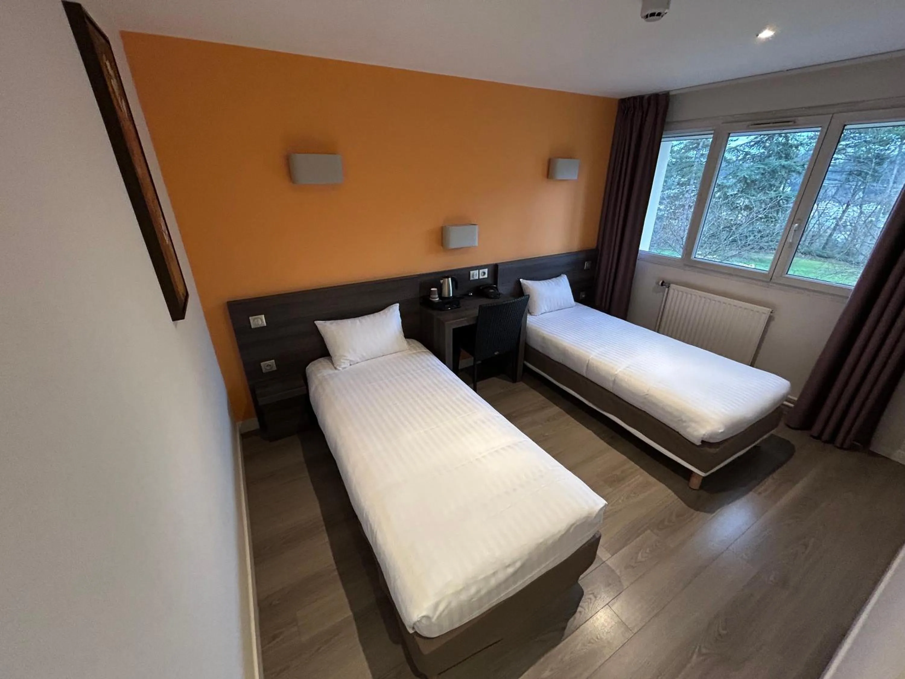 Bedroom, Bed in Hôtel Valpré