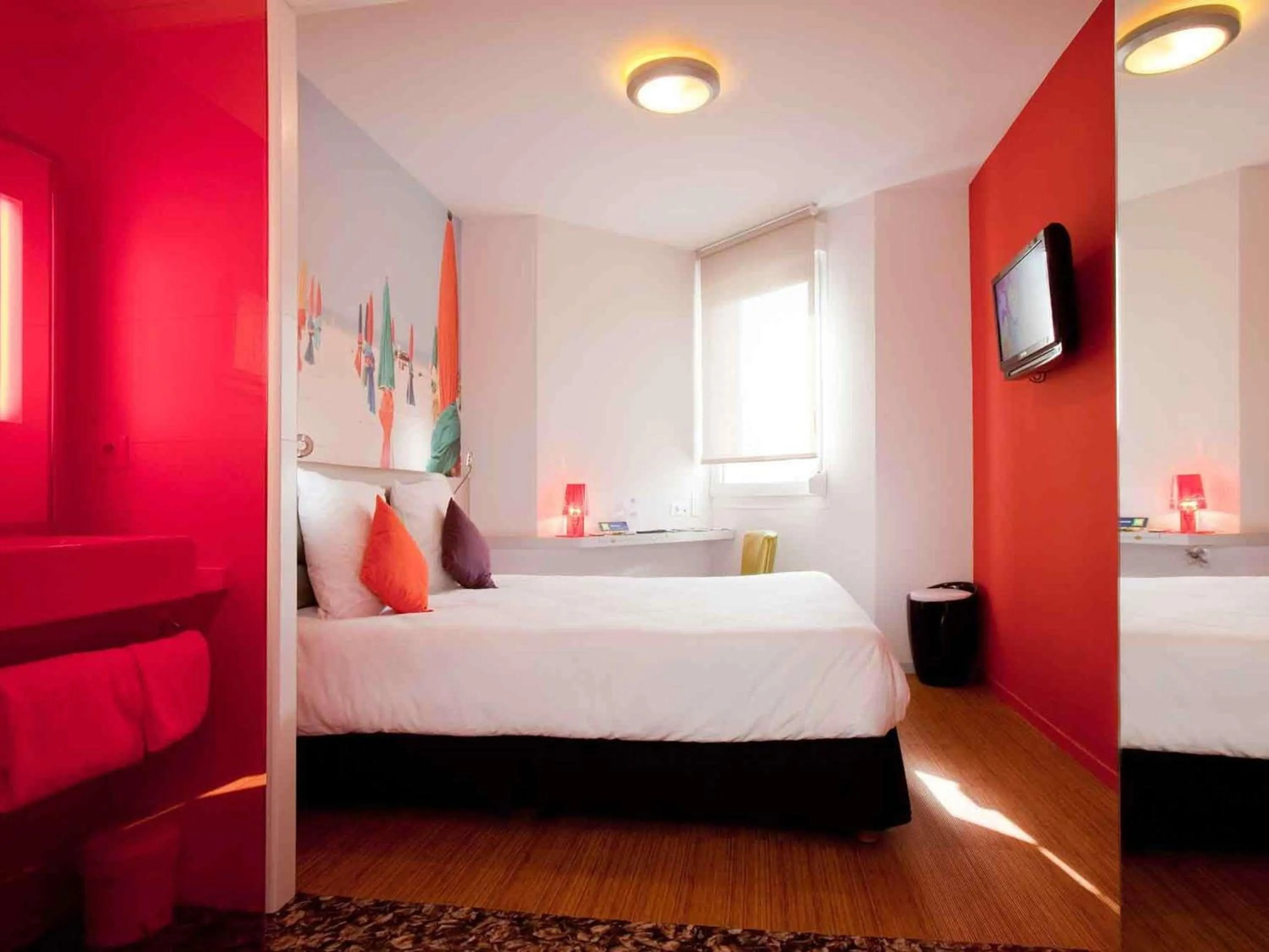 Bedroom, Bed in ibis Styles Saint Brieuc Gare Centre