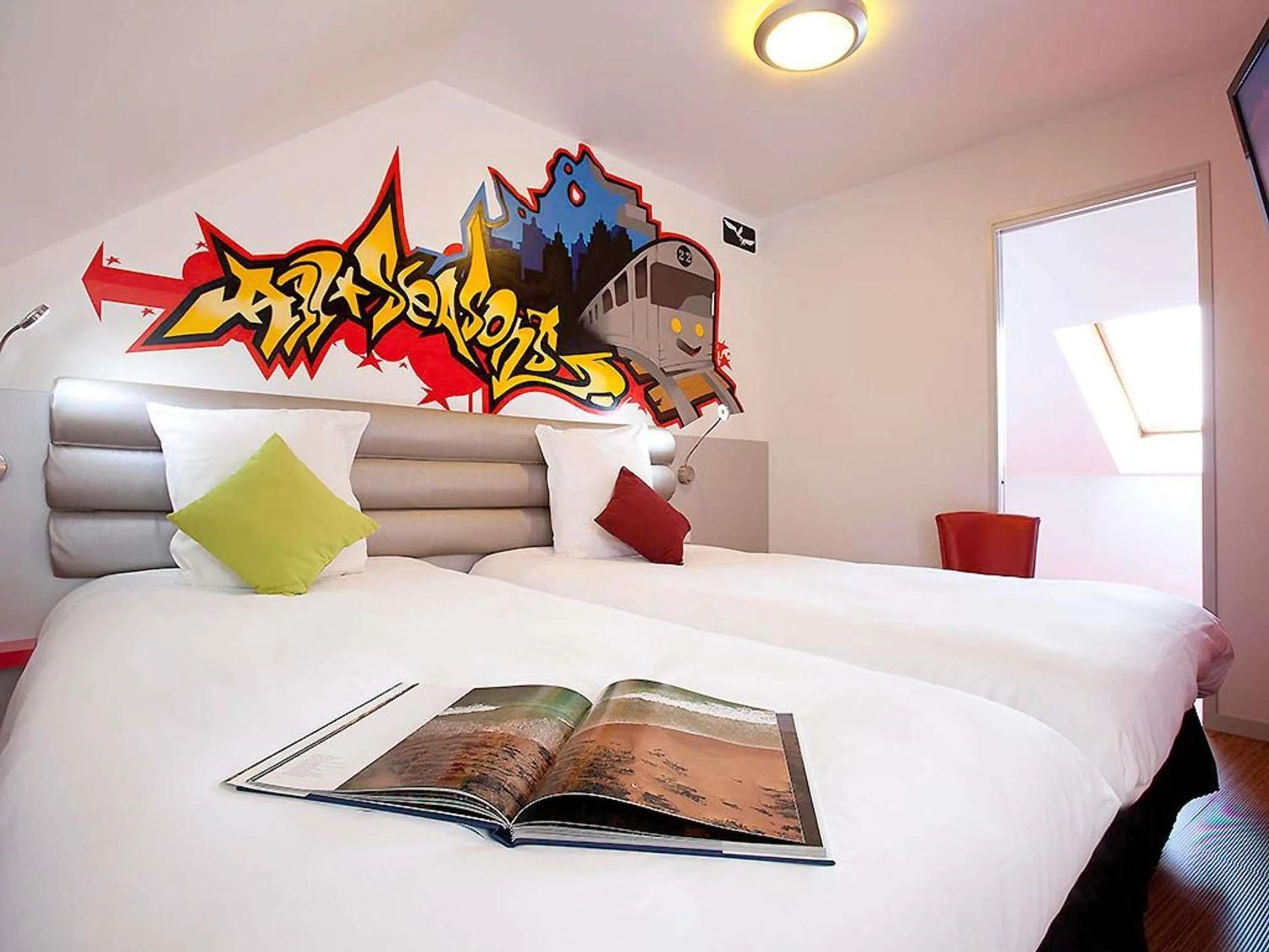 Bedroom, Bed in ibis Styles Saint Brieuc Gare Centre