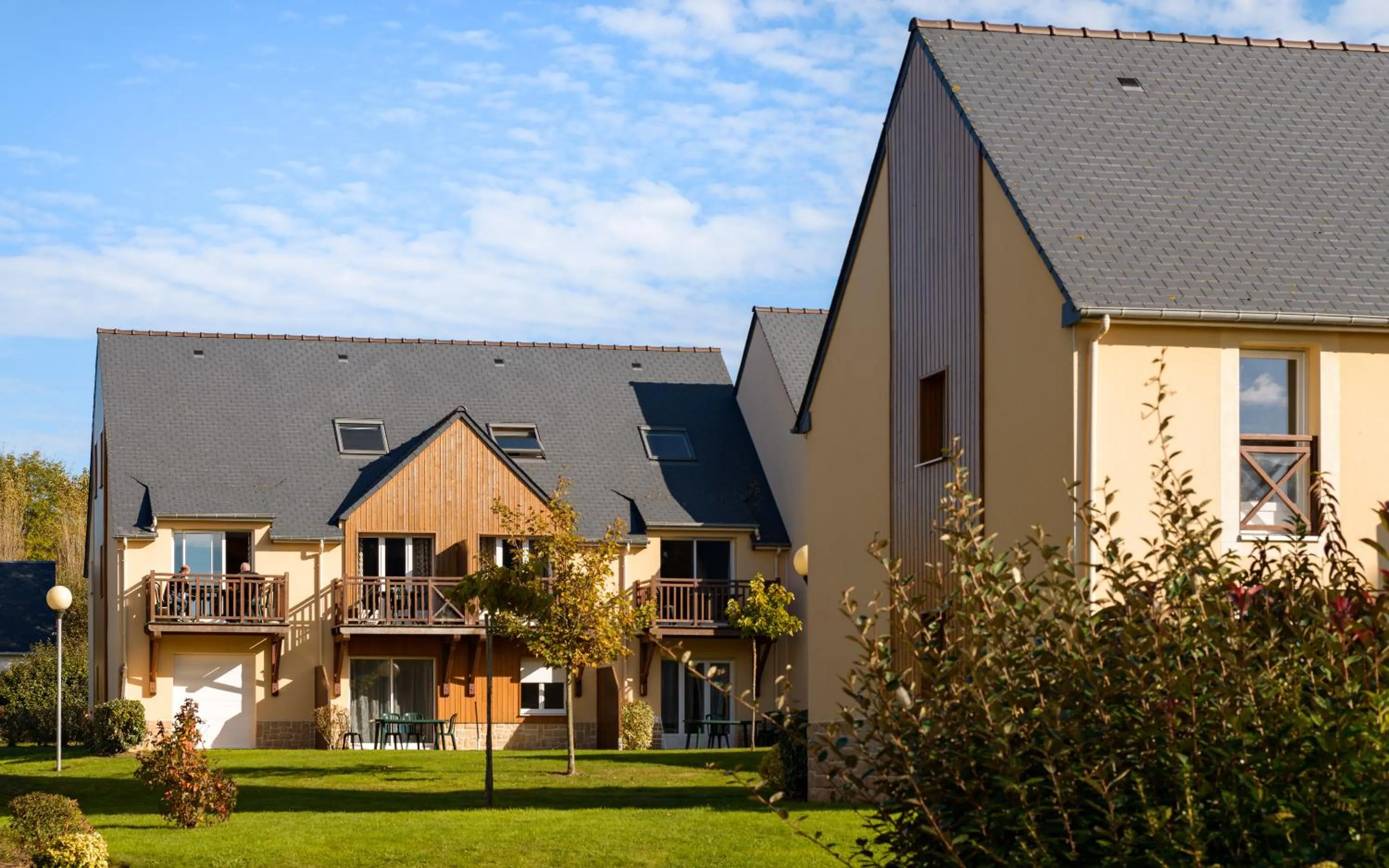 Facade/entrance in Lagrange Vacances Les Roches Douvres