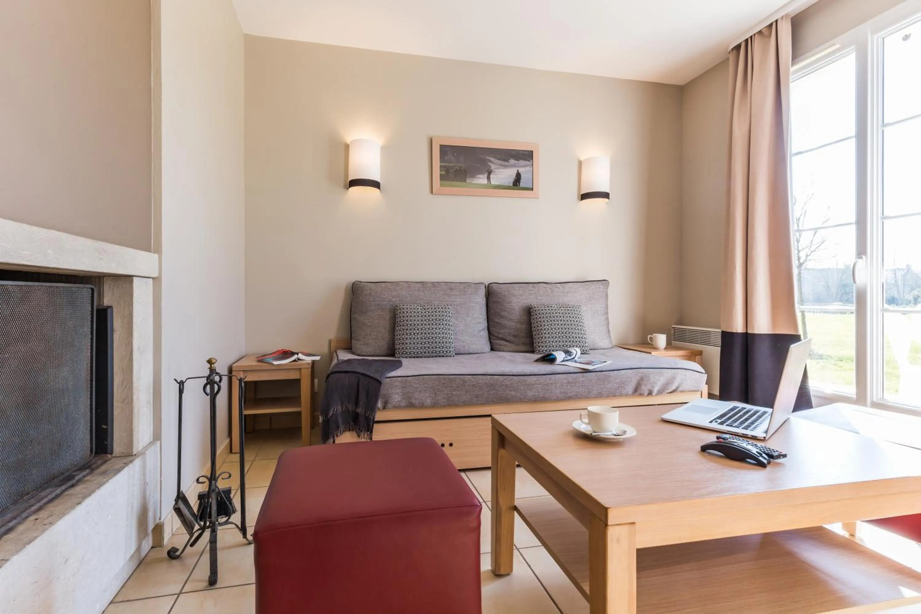 Communal lounge/ TV room in Résidence Pierre & Vacances le Green Beach