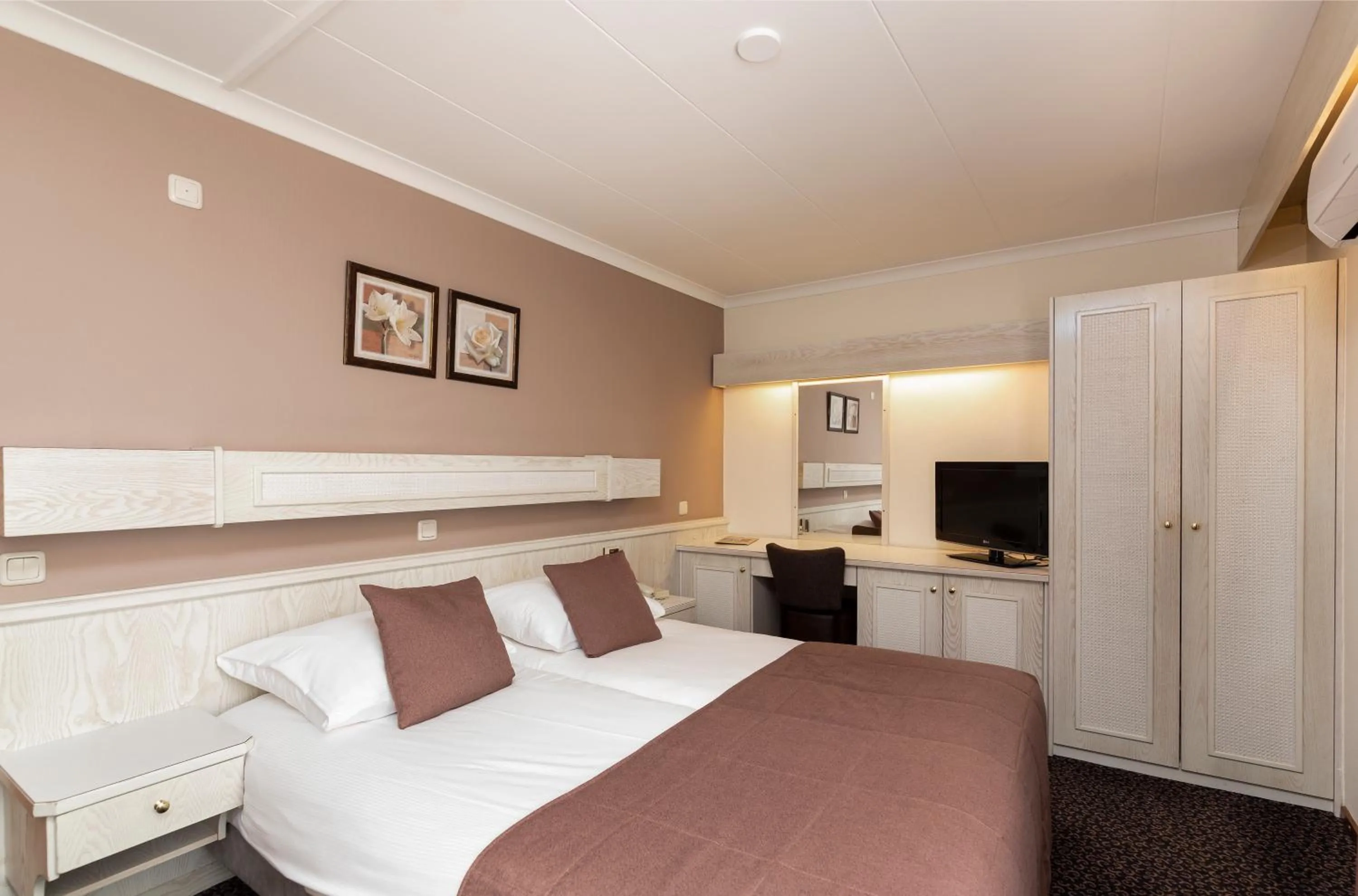 Bed in Hotel Berg en Dal