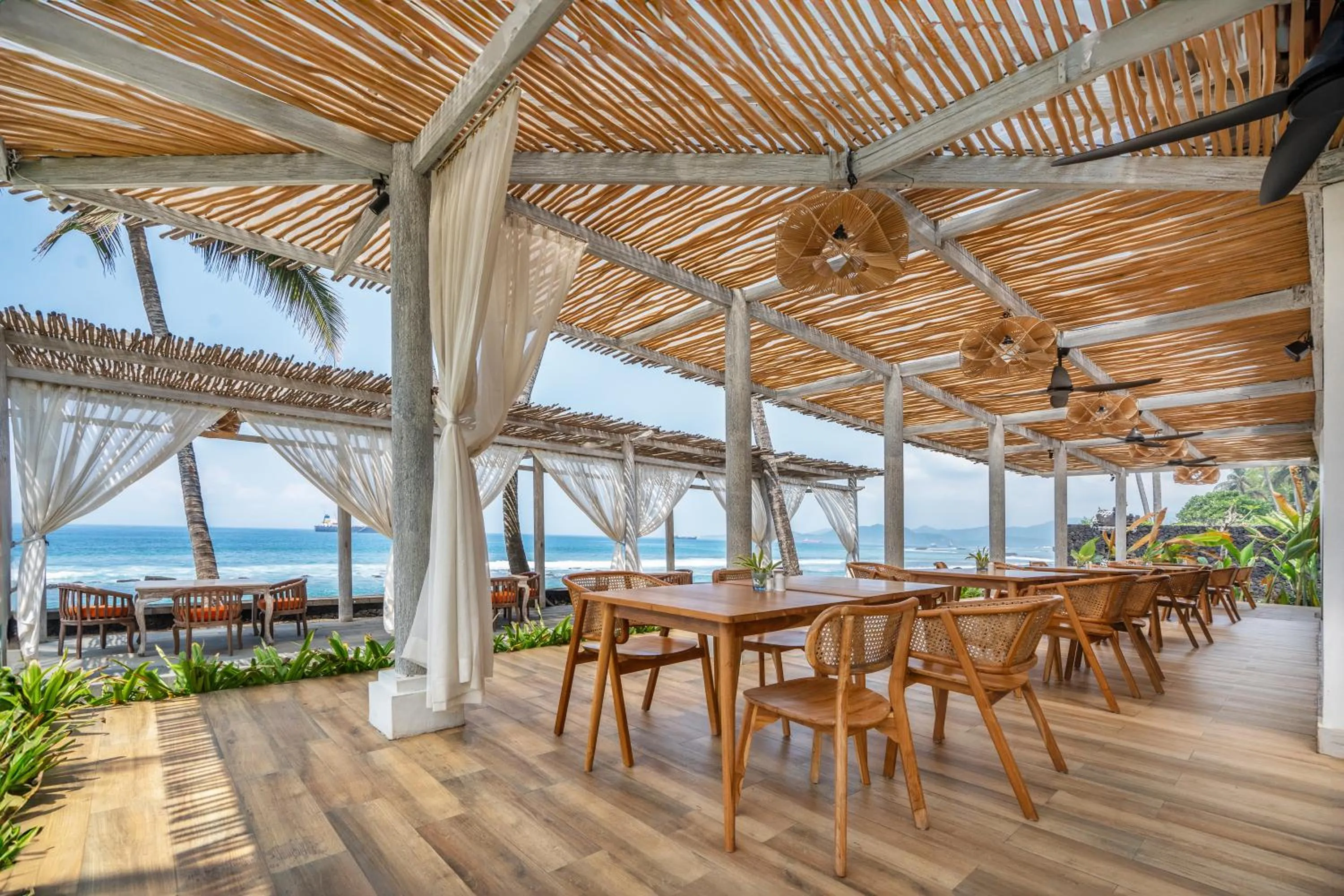 Restaurant/places to eat in Nirwana Beach & Resort