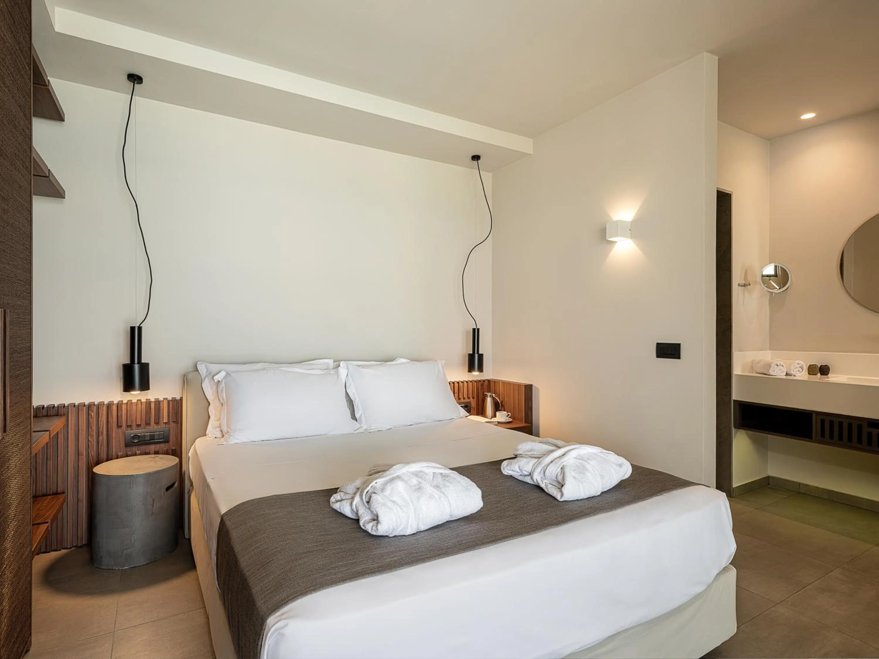 Bedroom, Bed in Kakkos Beach Hotel - Adults Only