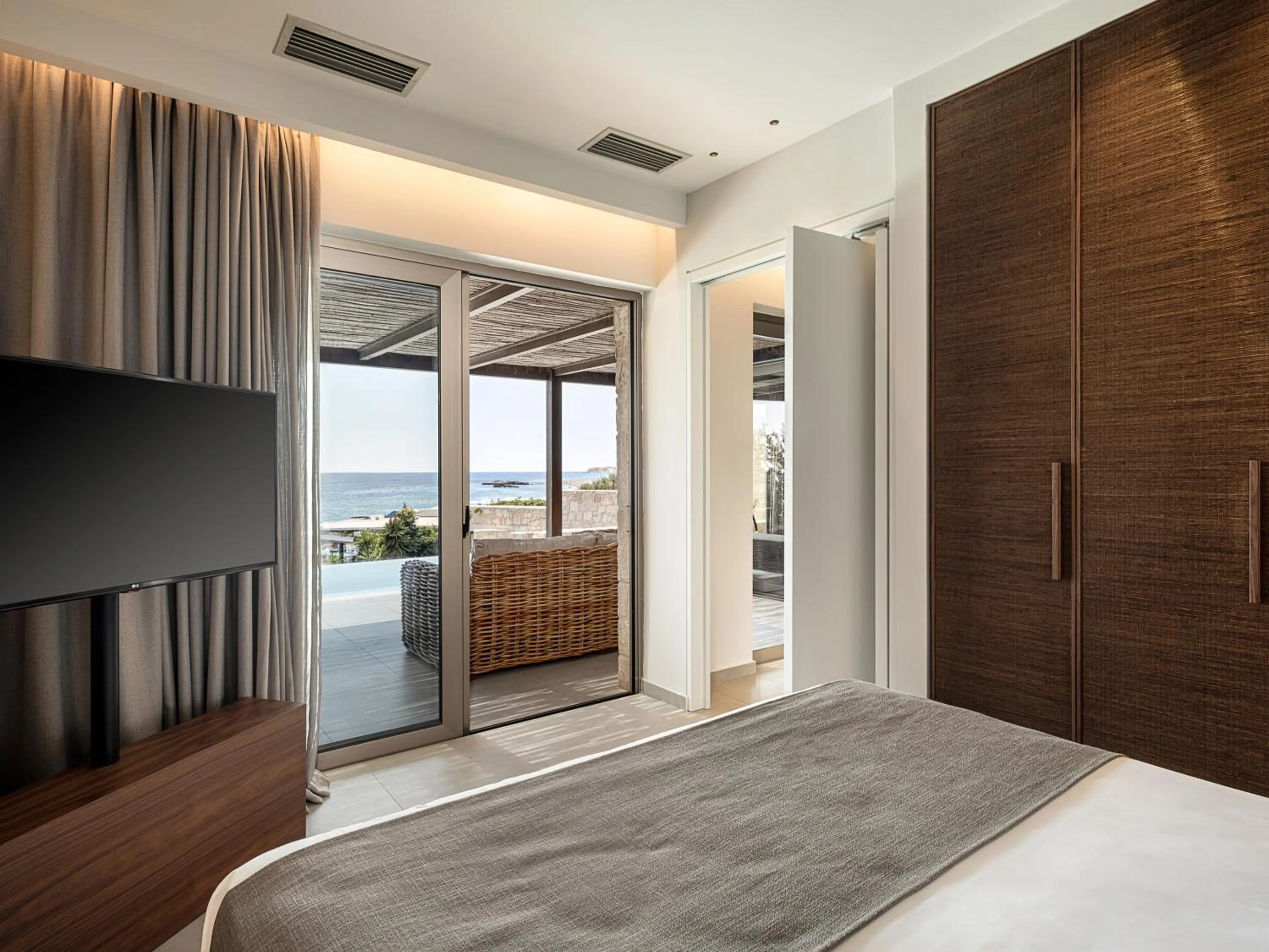 Bedroom, Bed in Kakkos Beach Hotel - Adults Only