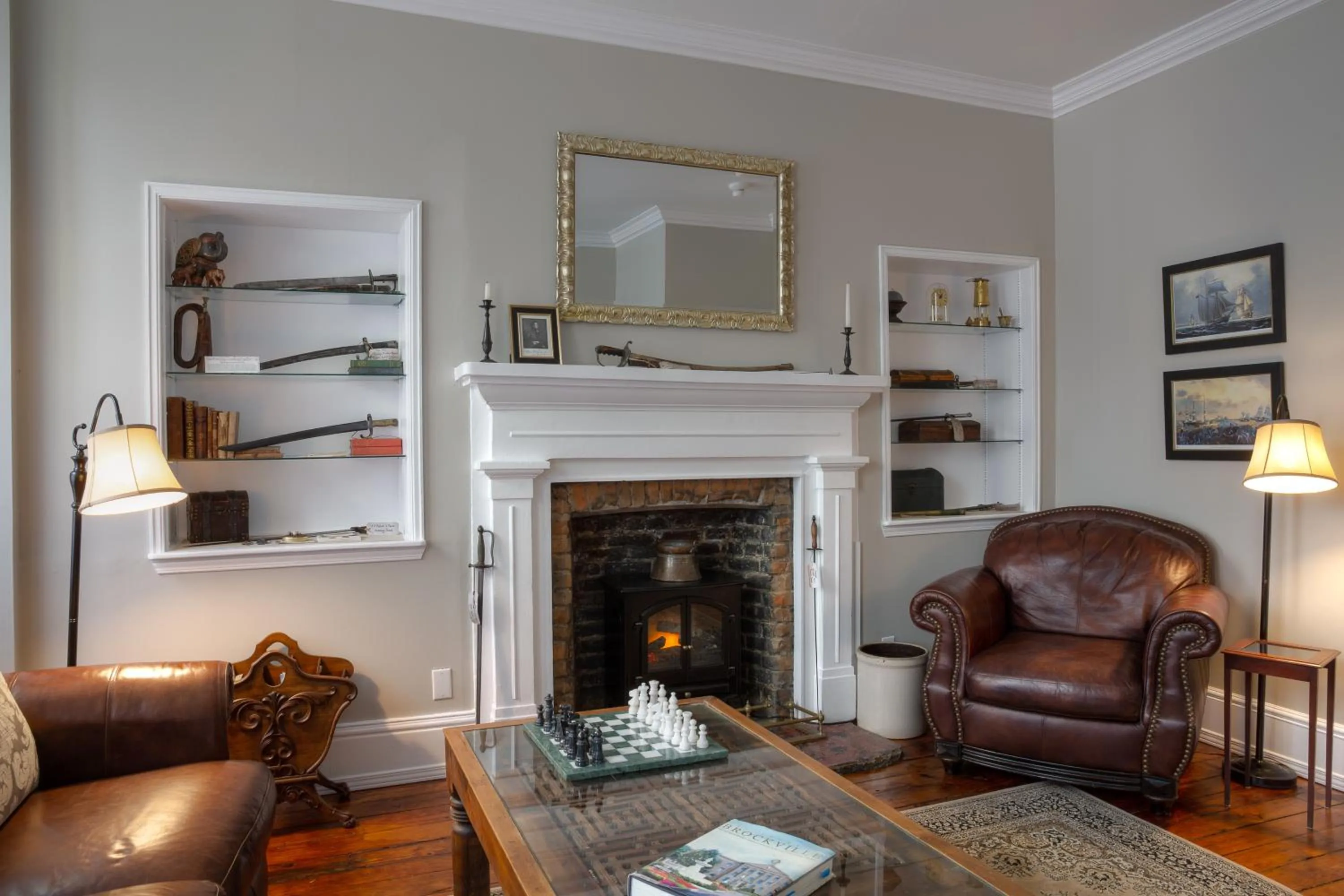 Seating area in Sir Isaac Brock B&B Luxury Suites