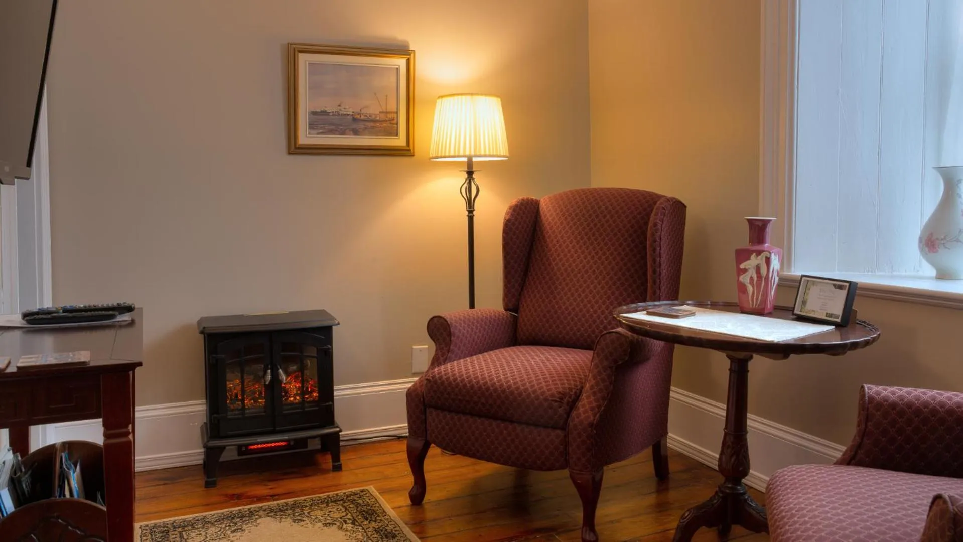 Seating area in Sir Isaac Brock B&B Luxury Suites
