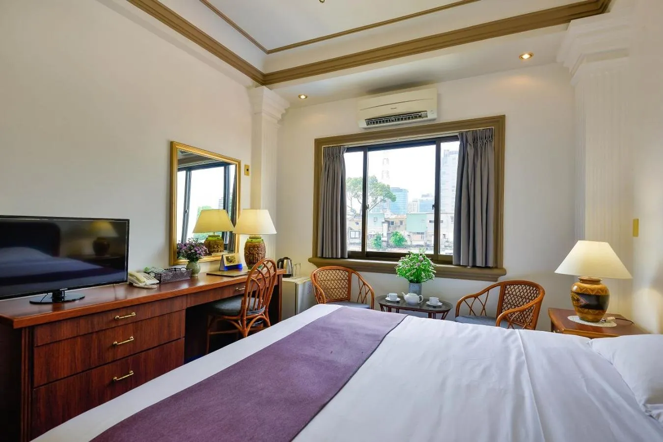 Photo of the whole room, Bed in The Spring Hotel