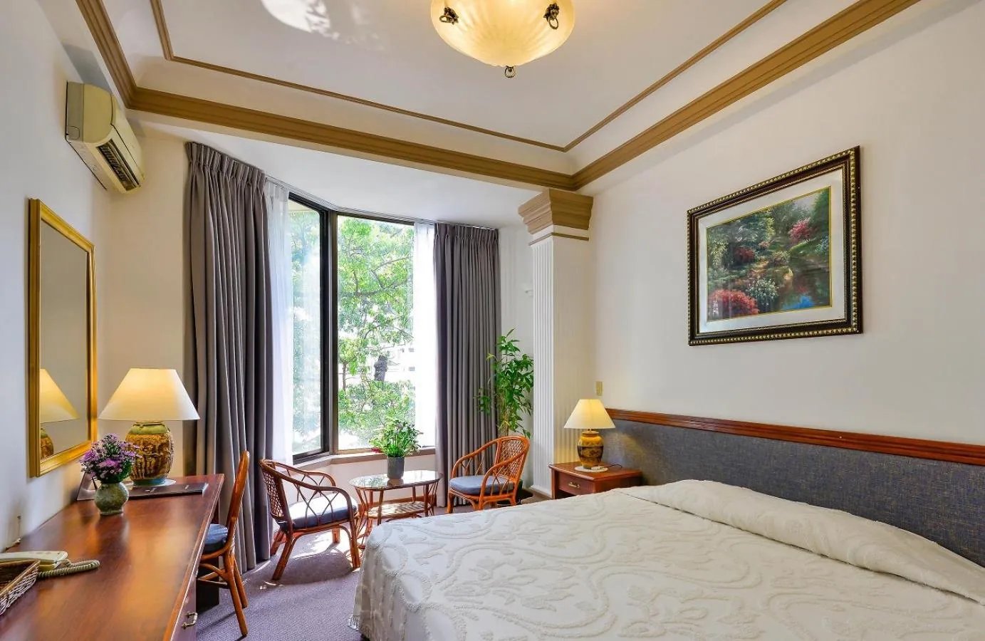 Photo of the whole room, Bed in The Spring Hotel