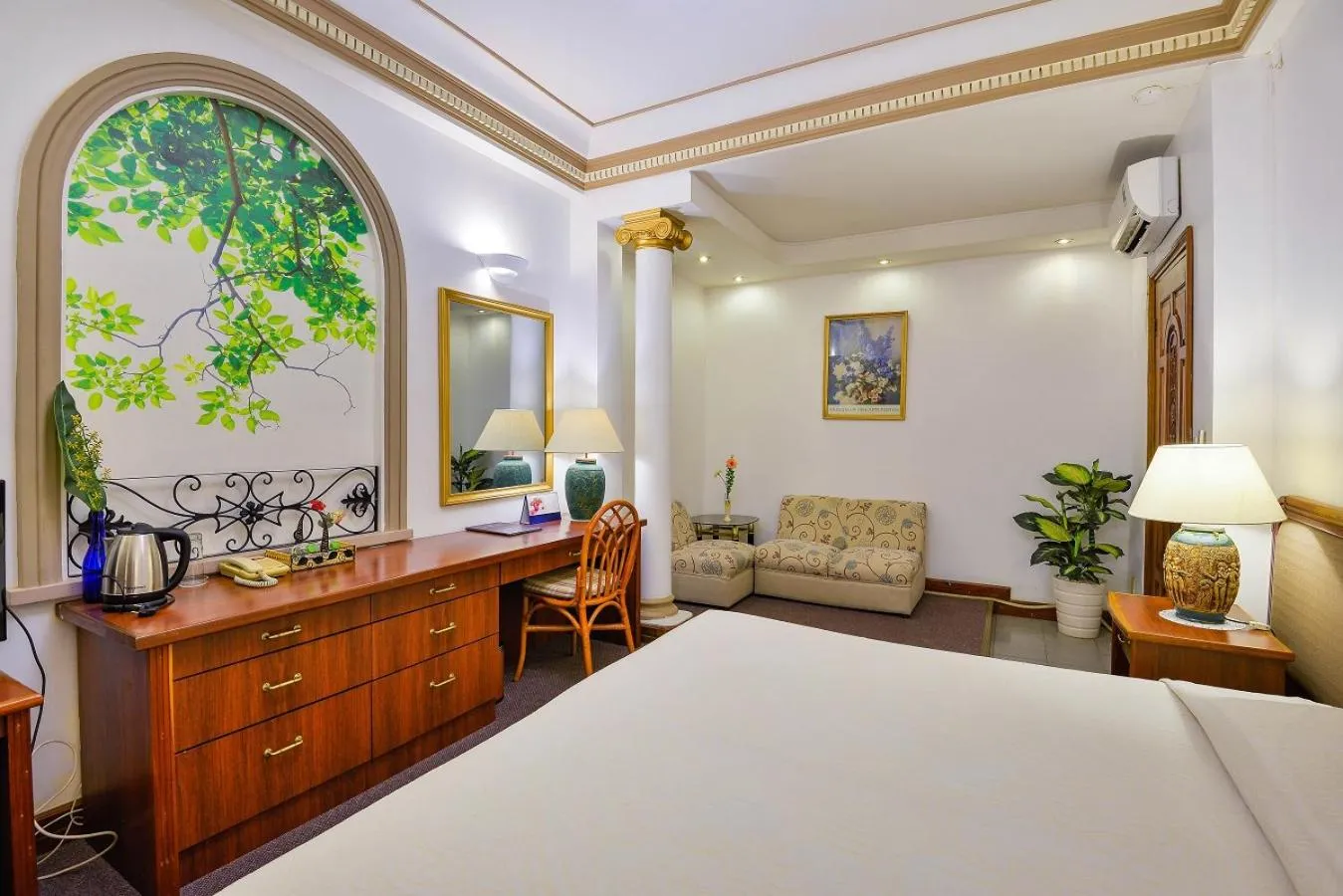 Photo of the whole room, Bed in The Spring Hotel