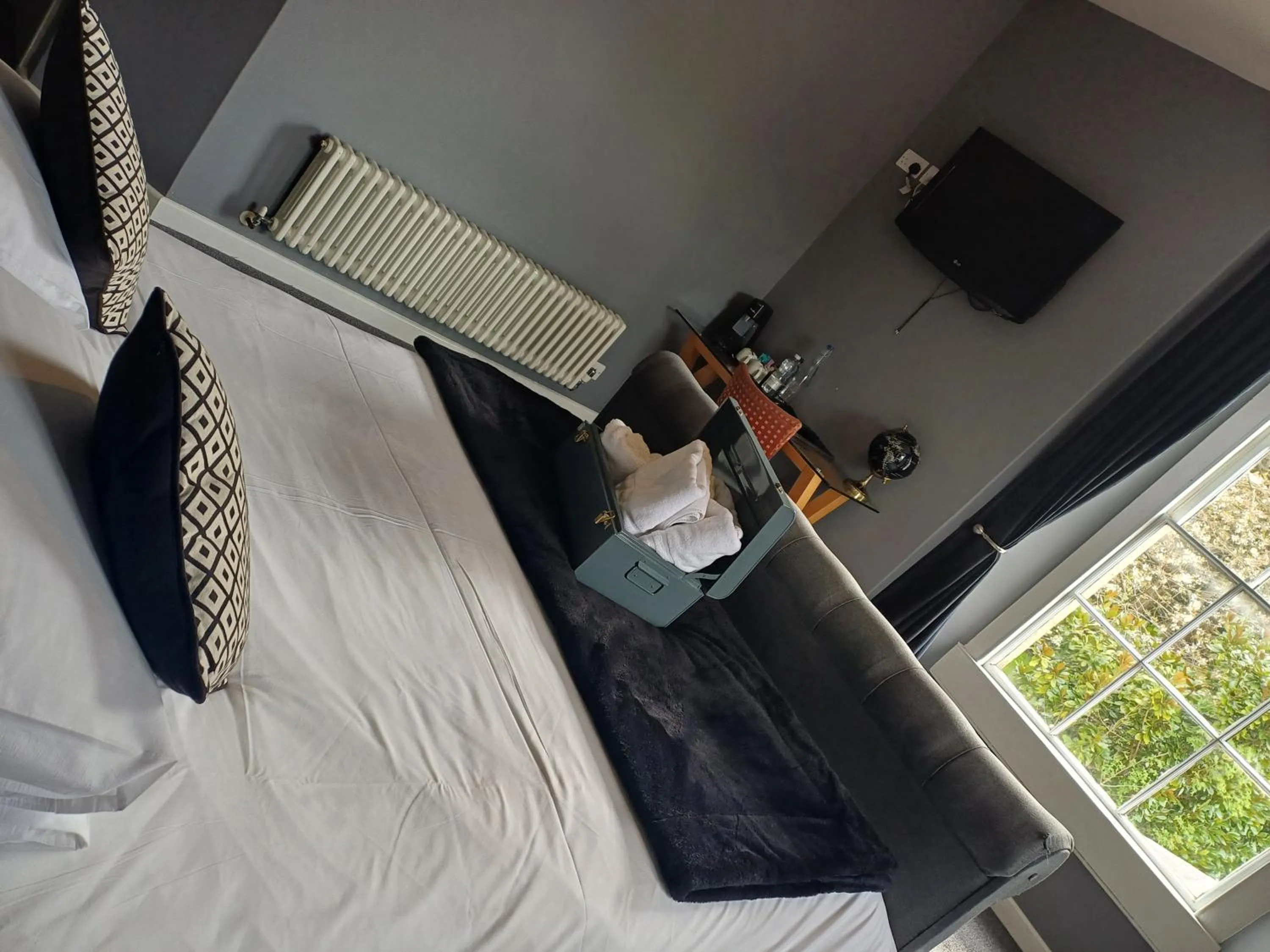 Bedroom, Bed in The Barge Inn