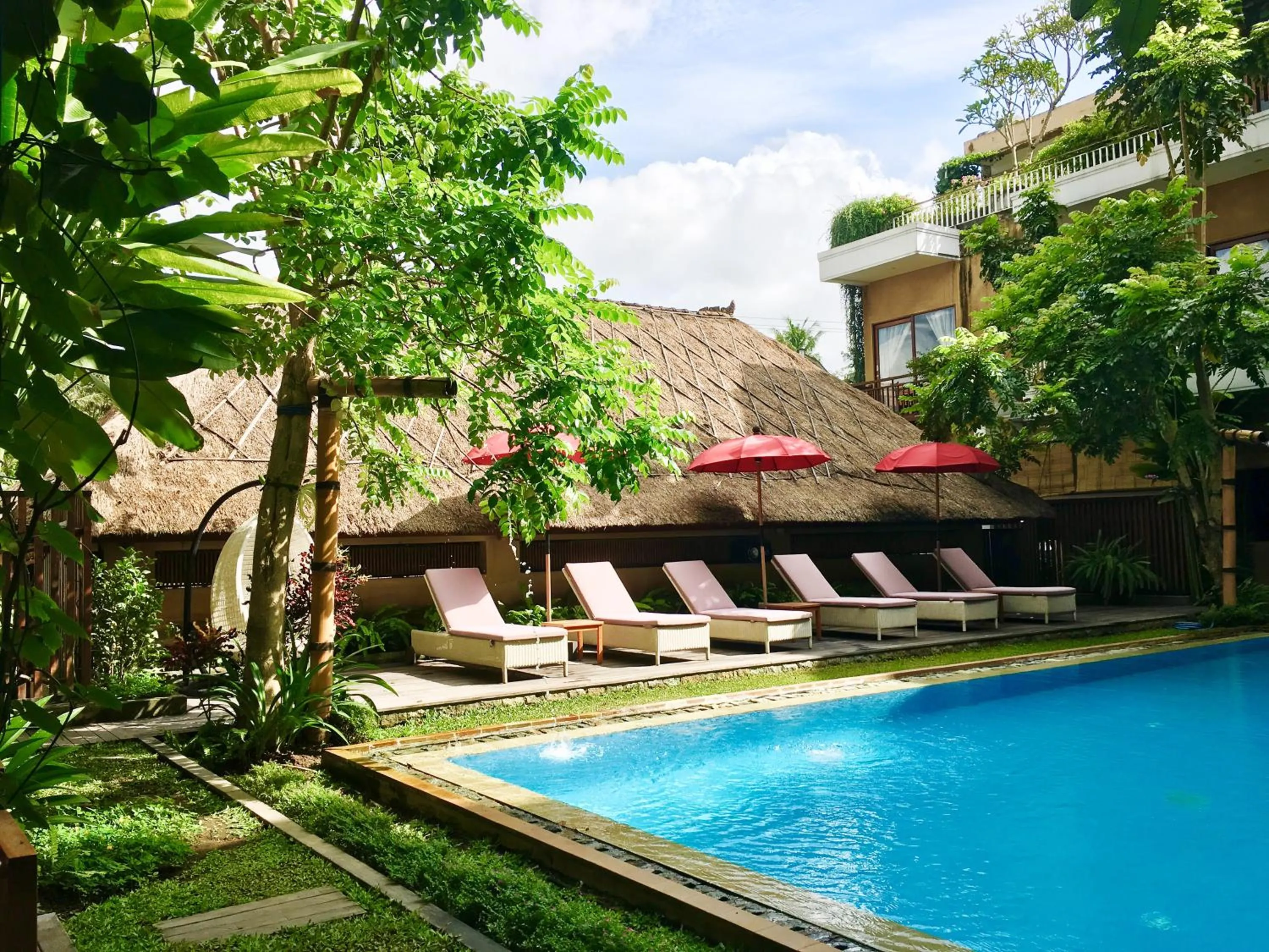 Swimming pool in Hotel Puriartha Ubud
