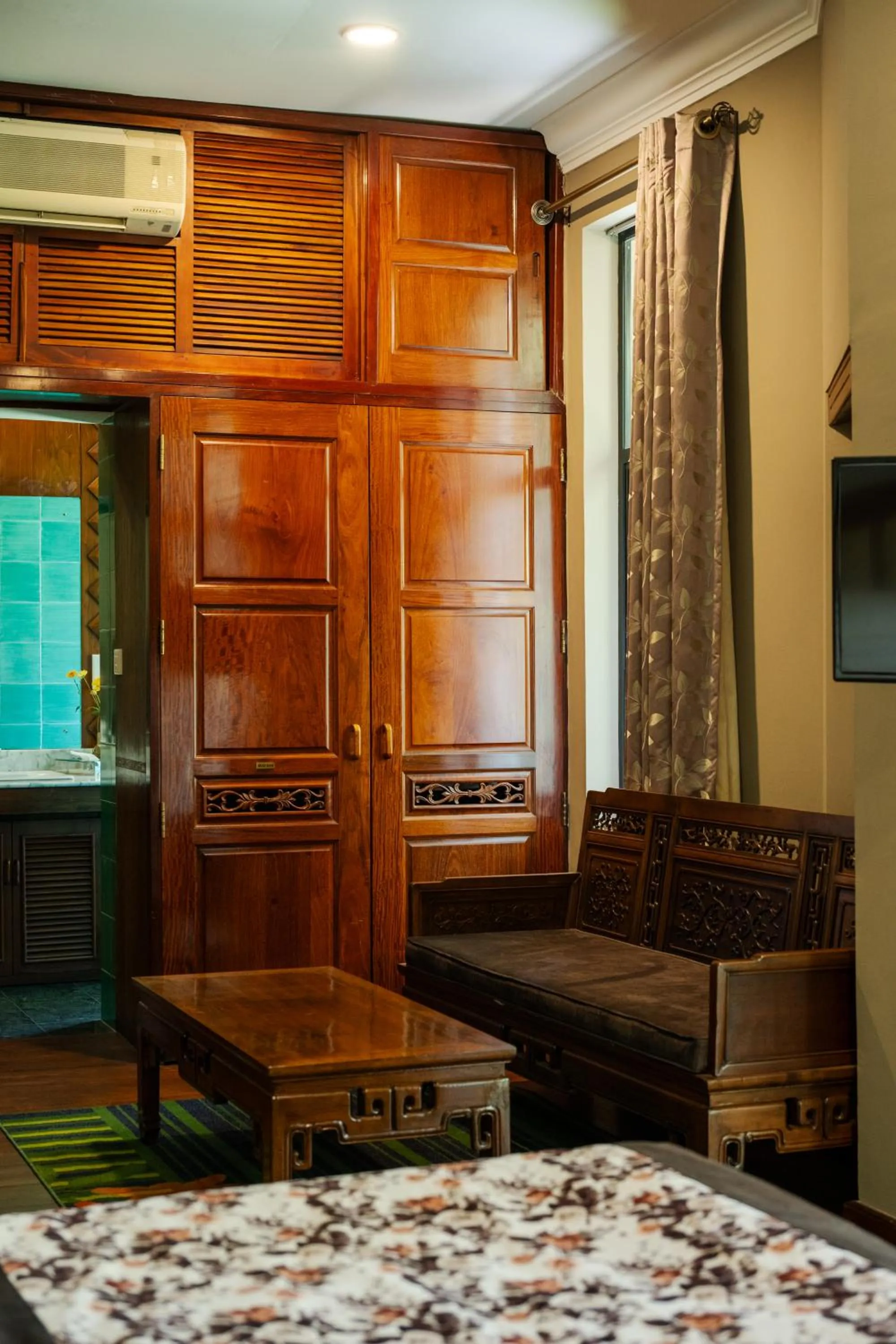 View (from property/room), Bed in Earl's Regency Hotel