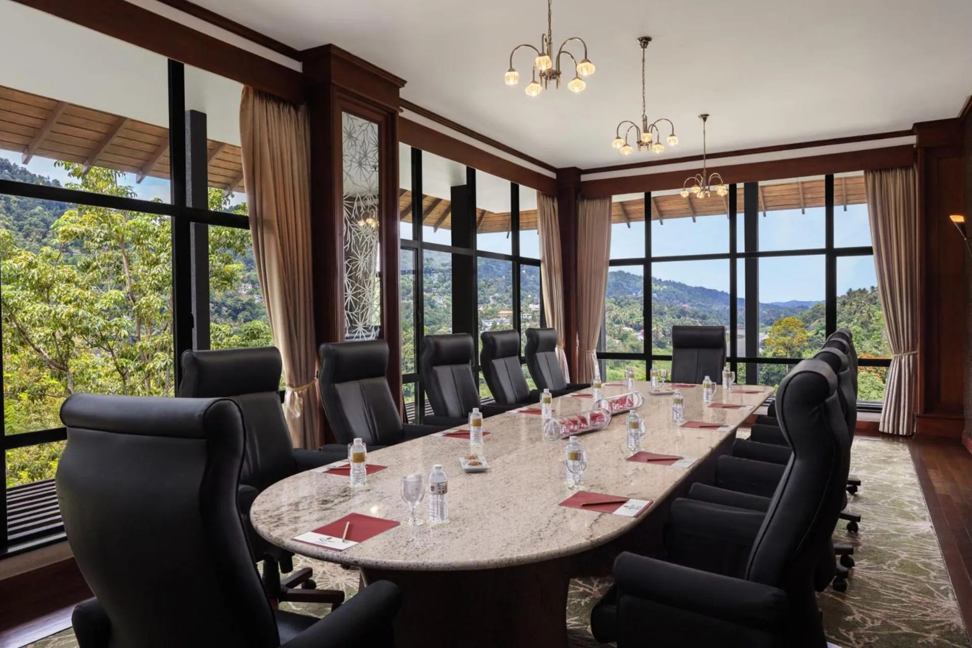 Business facilities in Earl's Regency Hotel