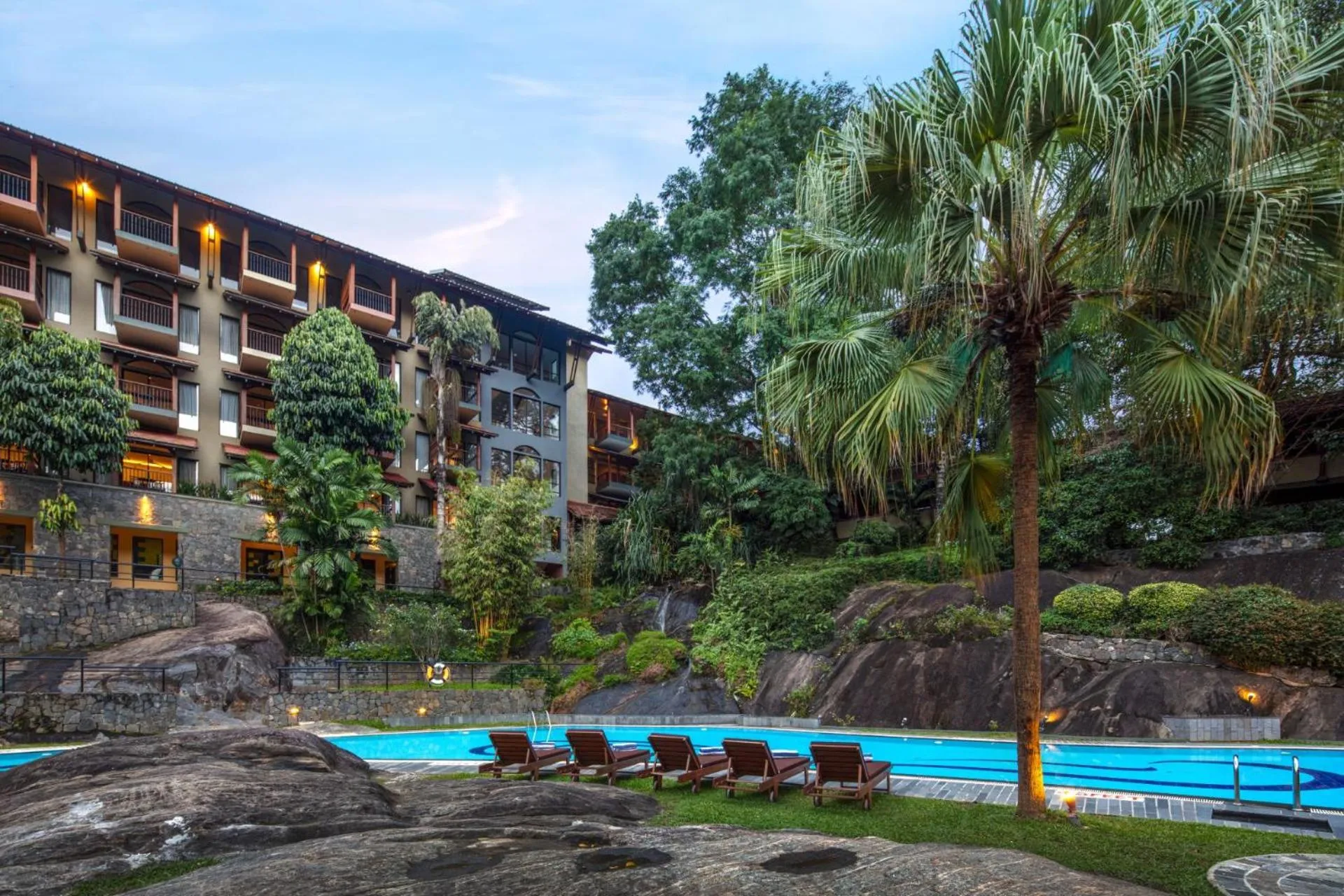 Swimming pool in Earl's Regency Hotel