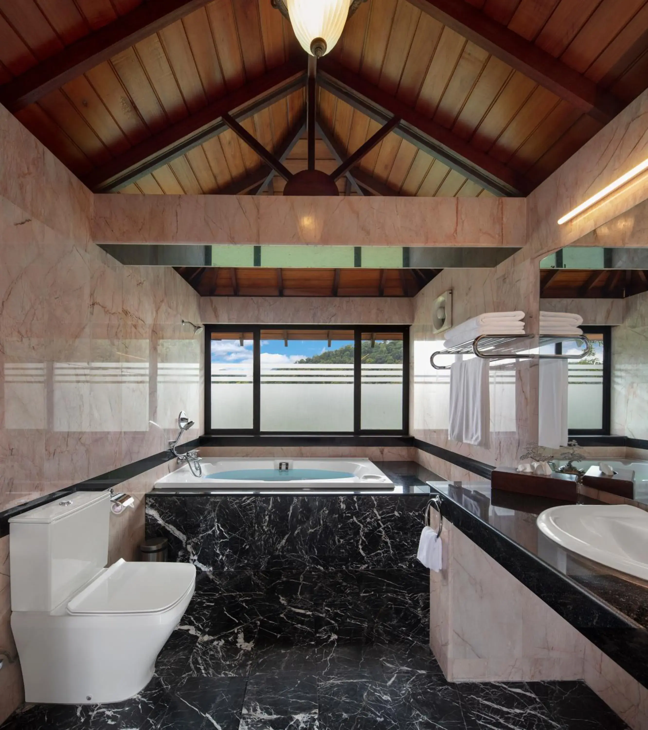 Bathroom in Earl's Regency Hotel Bathroom in Earl's Regency Hotel