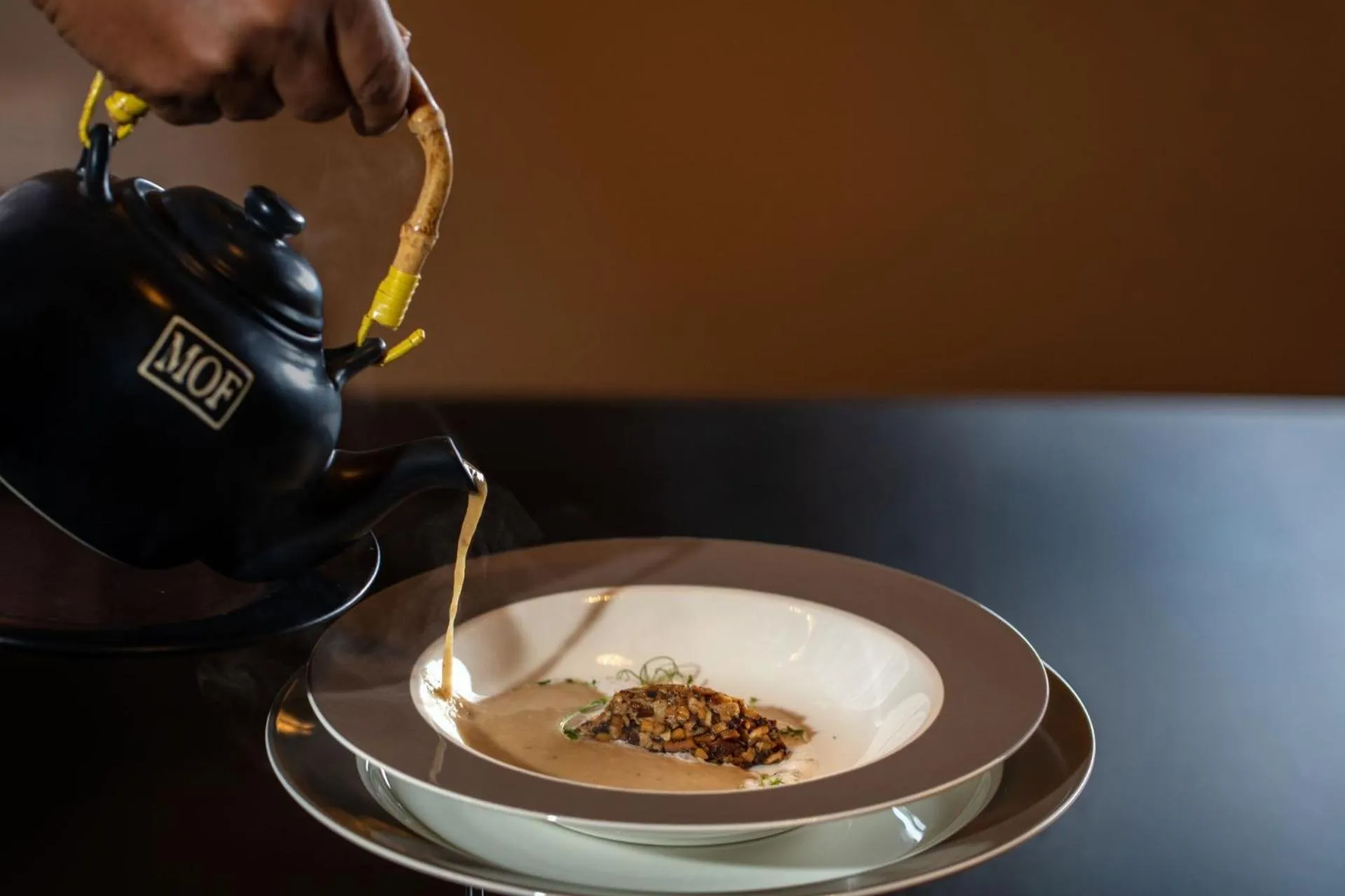 Food and drinks in Earl's Regency Hotel