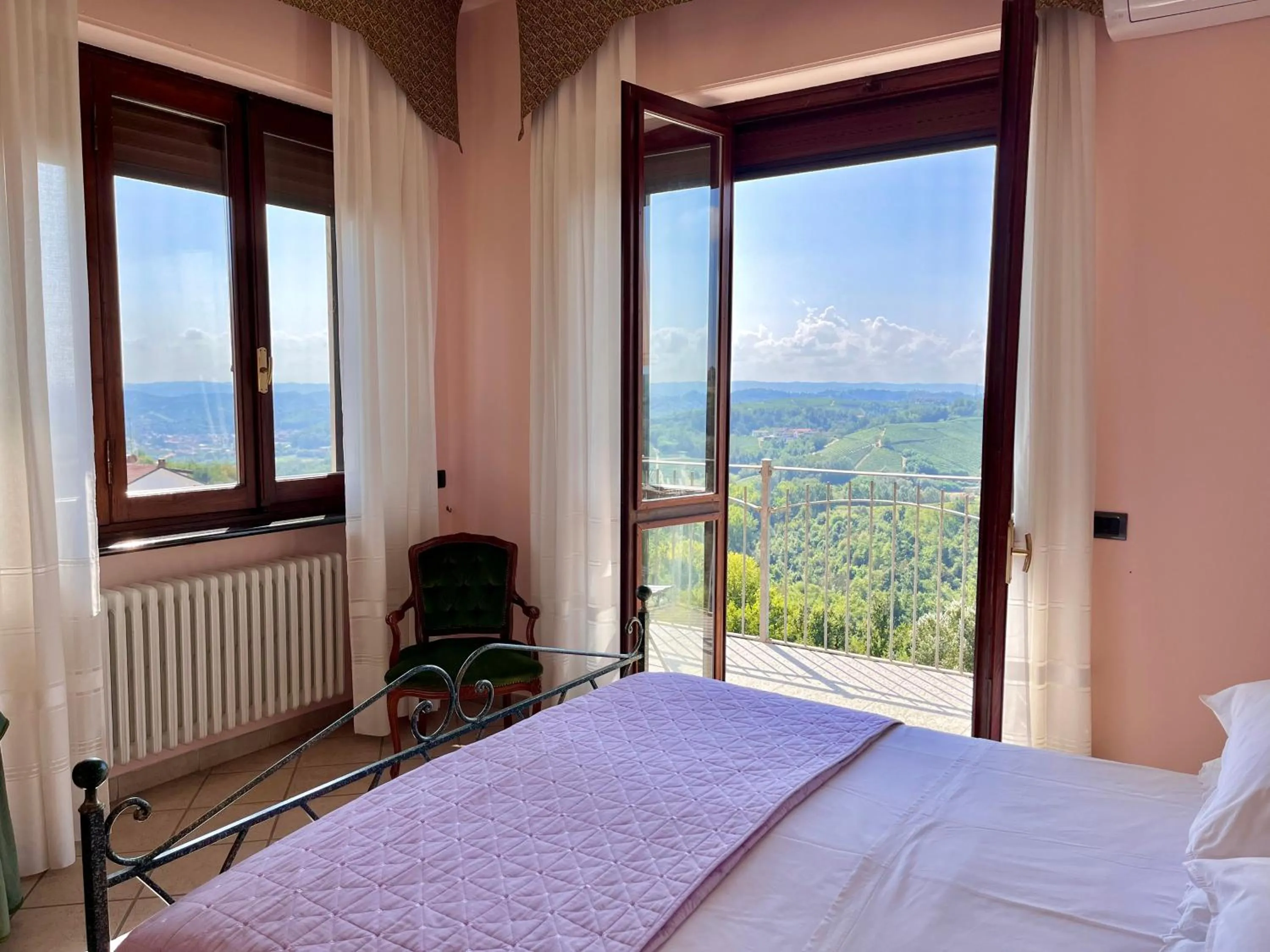 View (from property/room), Bed in Belvedere Bike Hotel