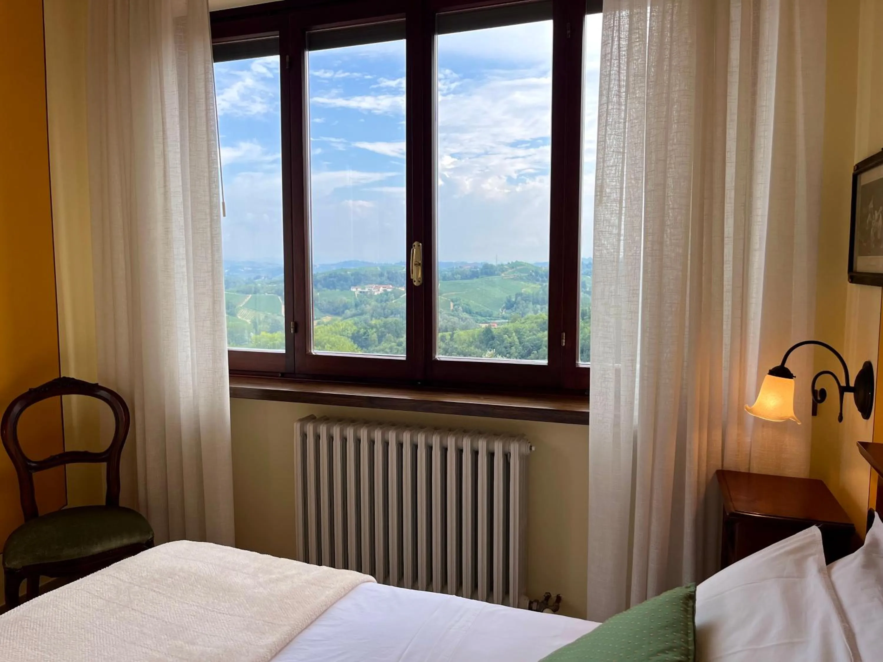Photo of the whole room, Bed in Belvedere Bike Hotel