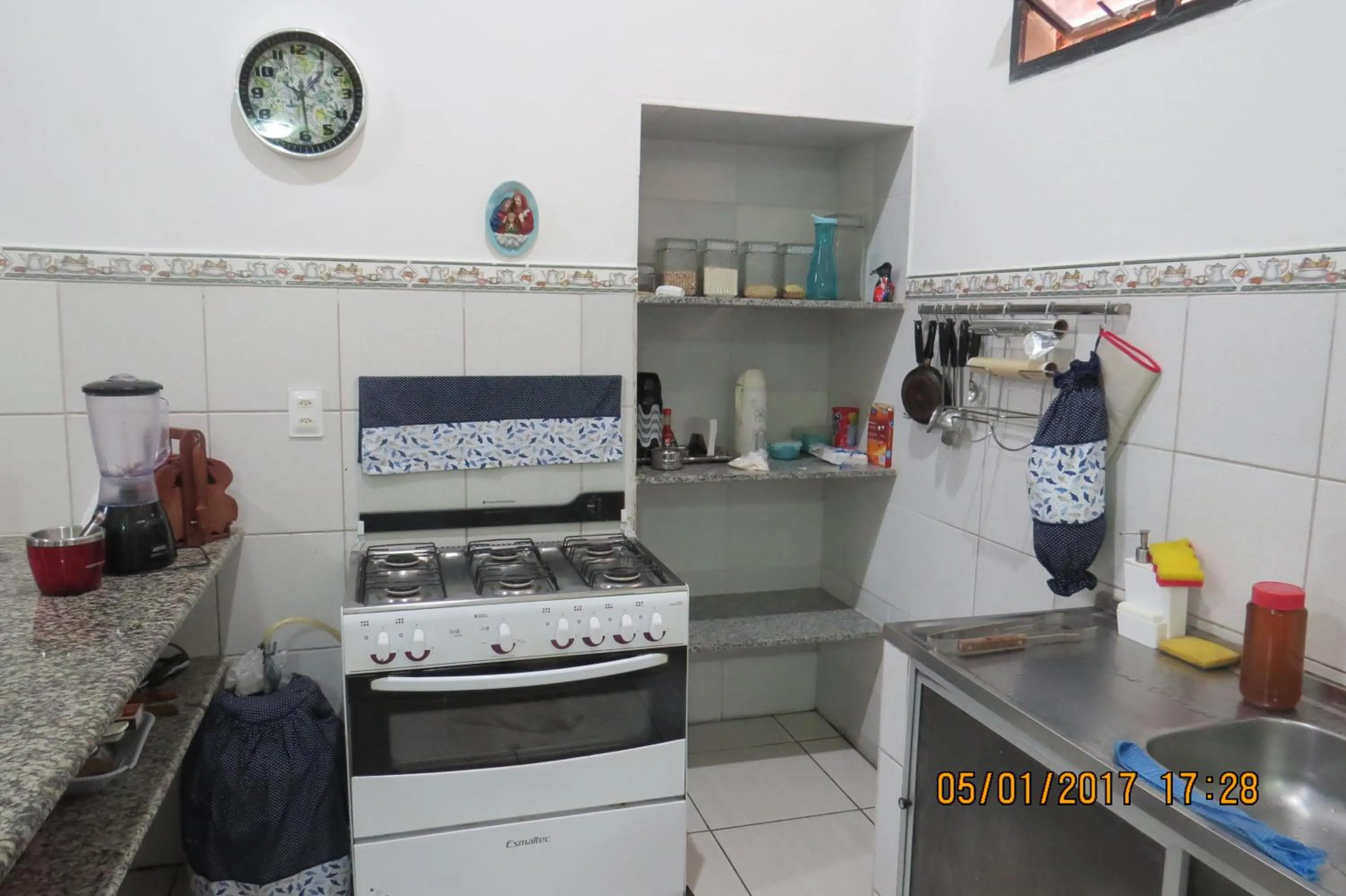 Communal kitchen in Casa Aconchegante Tamandaré
