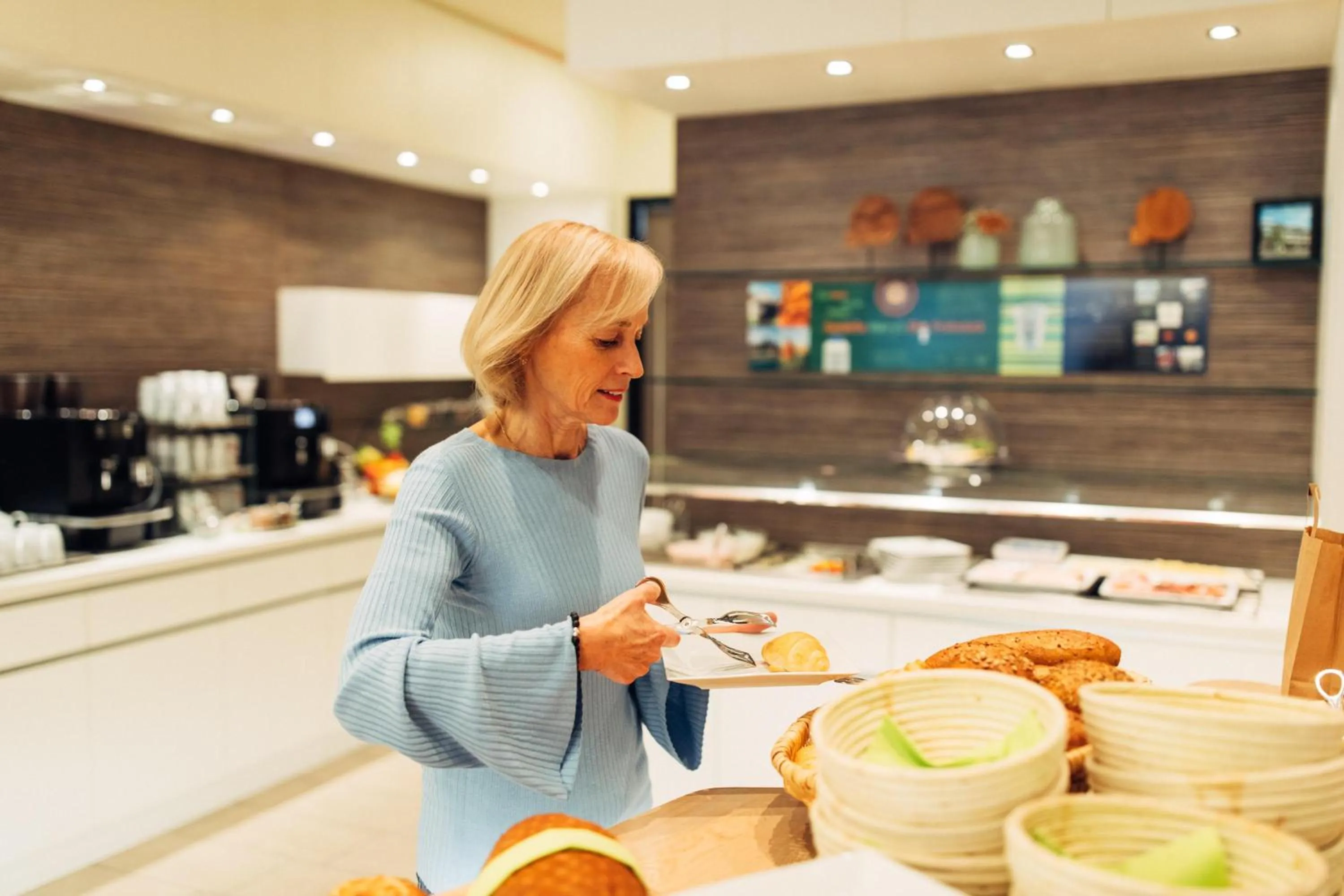 Restaurant/places to eat in harry's home Dornbirn hotel & apartments