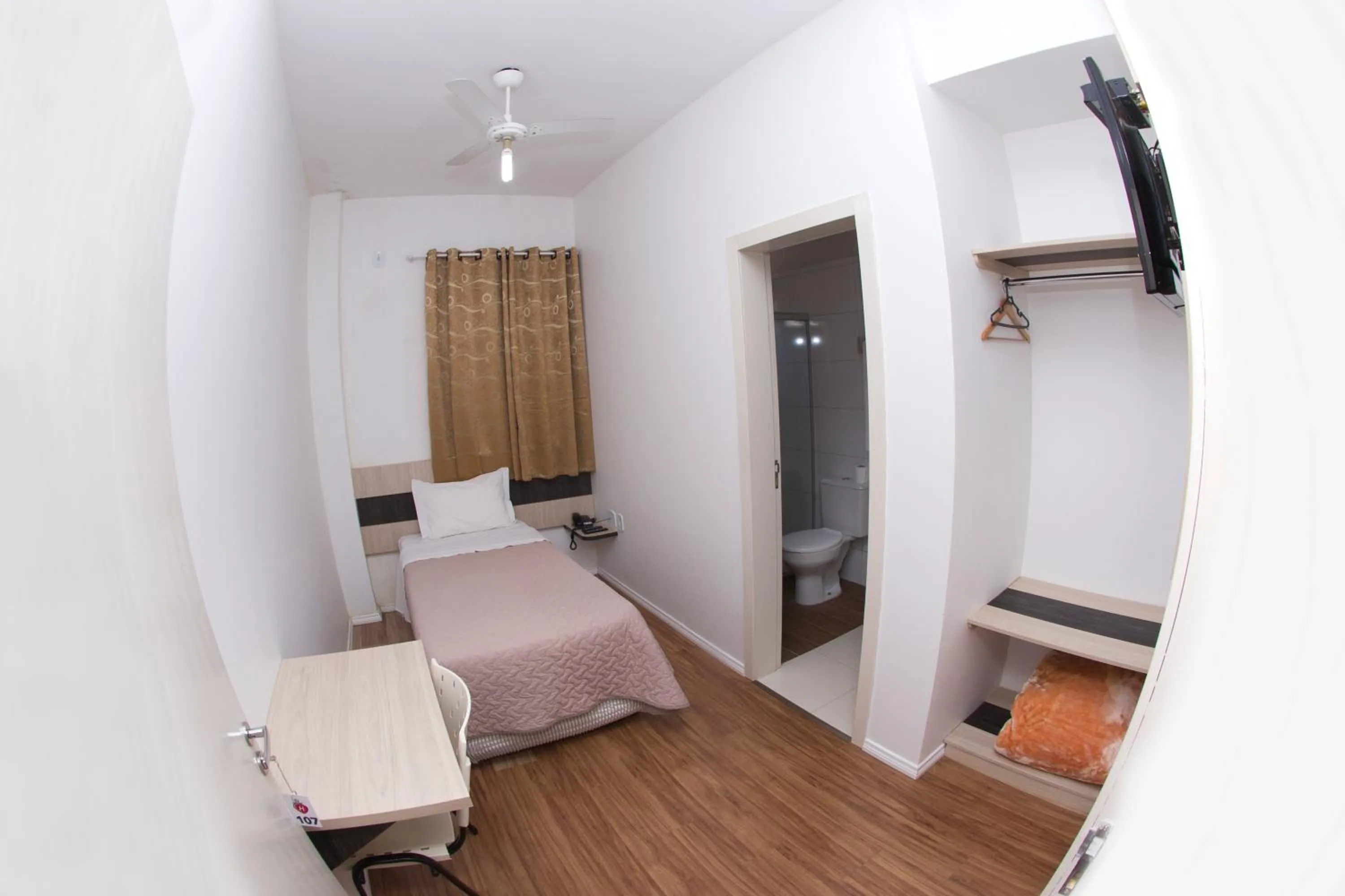 Photo of the whole room, Bed in Morangos Hotel