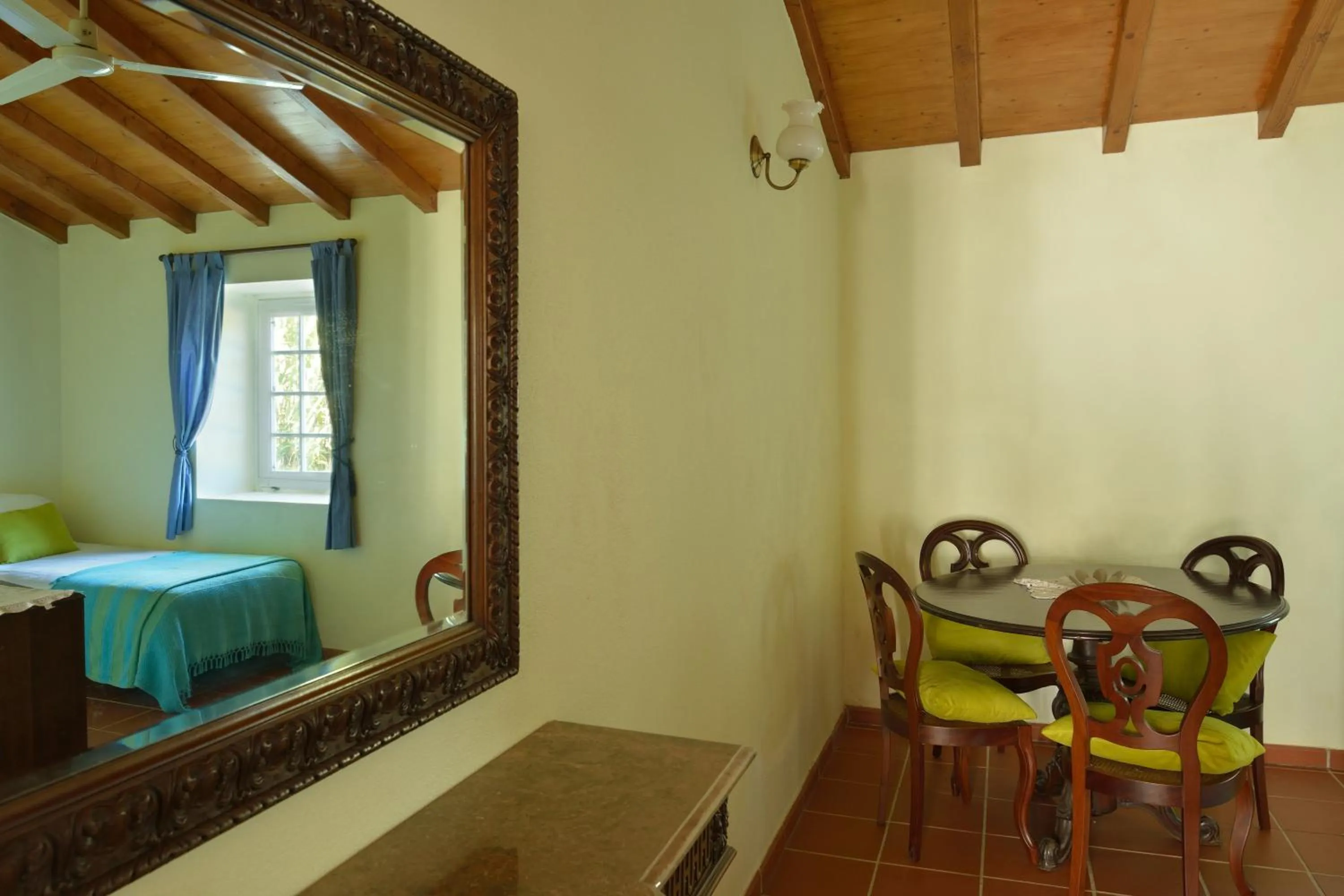 Photo of the whole room, Bed in Quinta Do Scoto