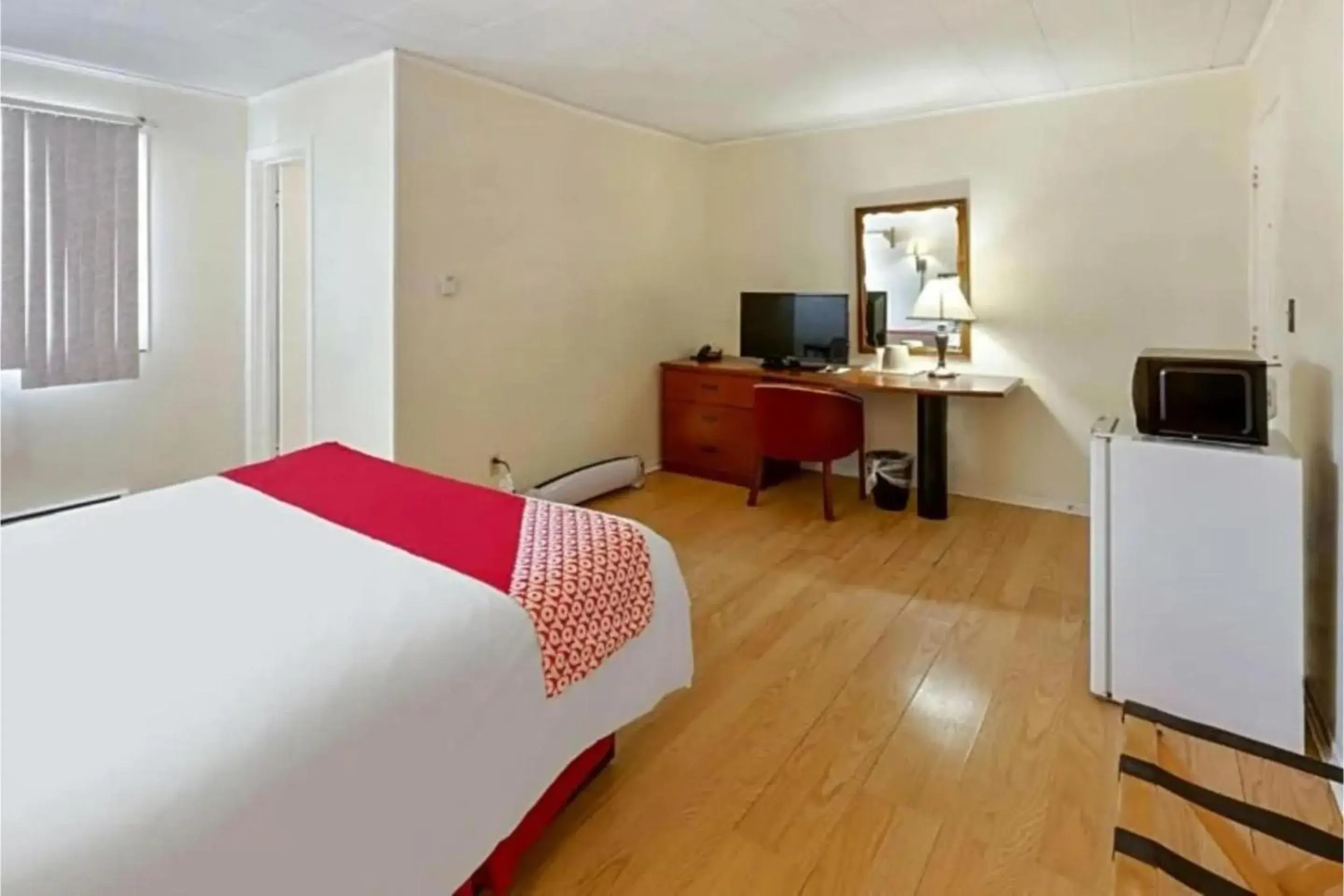 Queen Room - single occupancy in Buena Vista Inn Motel Queen Room - single occupancy in Buena Vista Inn Motel