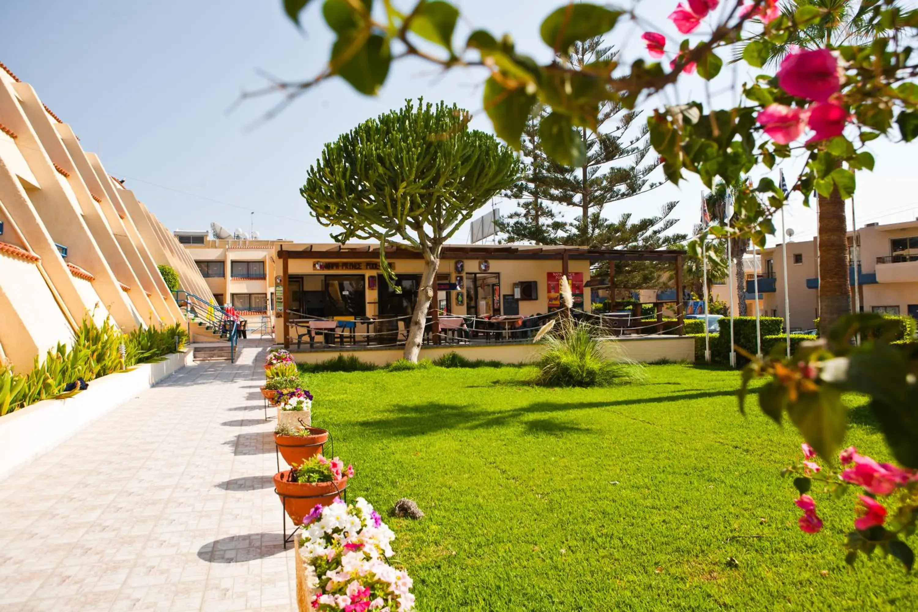 Facade/entrance in Napa Prince Hotel Apts Facade/entrance in Napa Prince Hotel Apts
