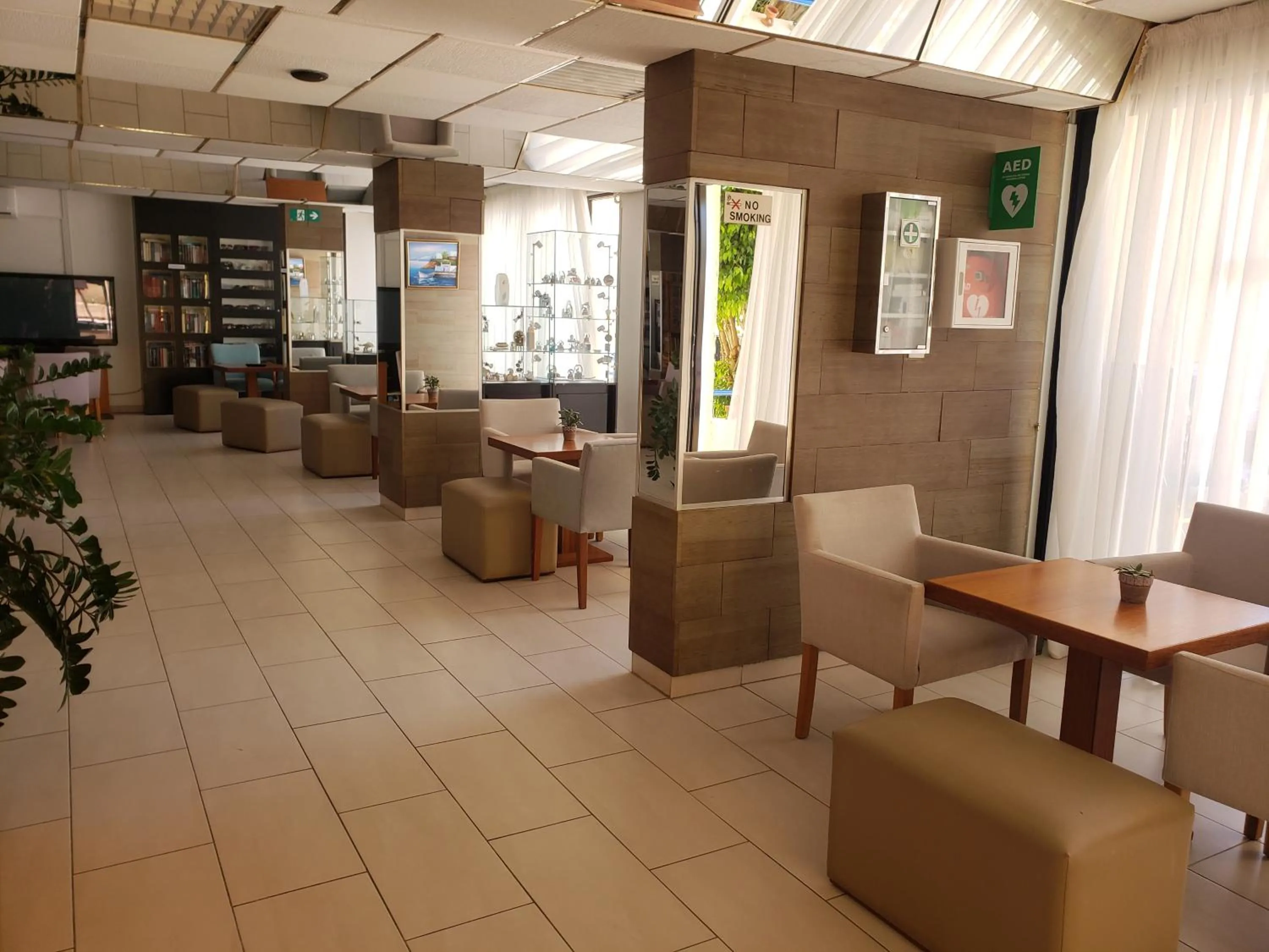 Communal lounge/ TV room in Napa Prince Hotel Apts