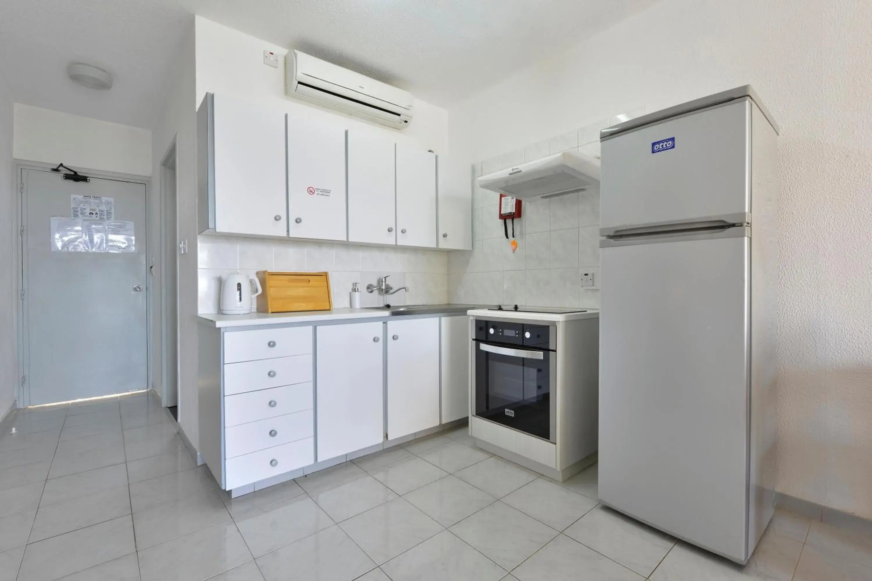 One-Bedroom Family Apartment in Napa Prince Hotel Apts One-Bedroom Family Apartment in Napa Prince Hotel Apts