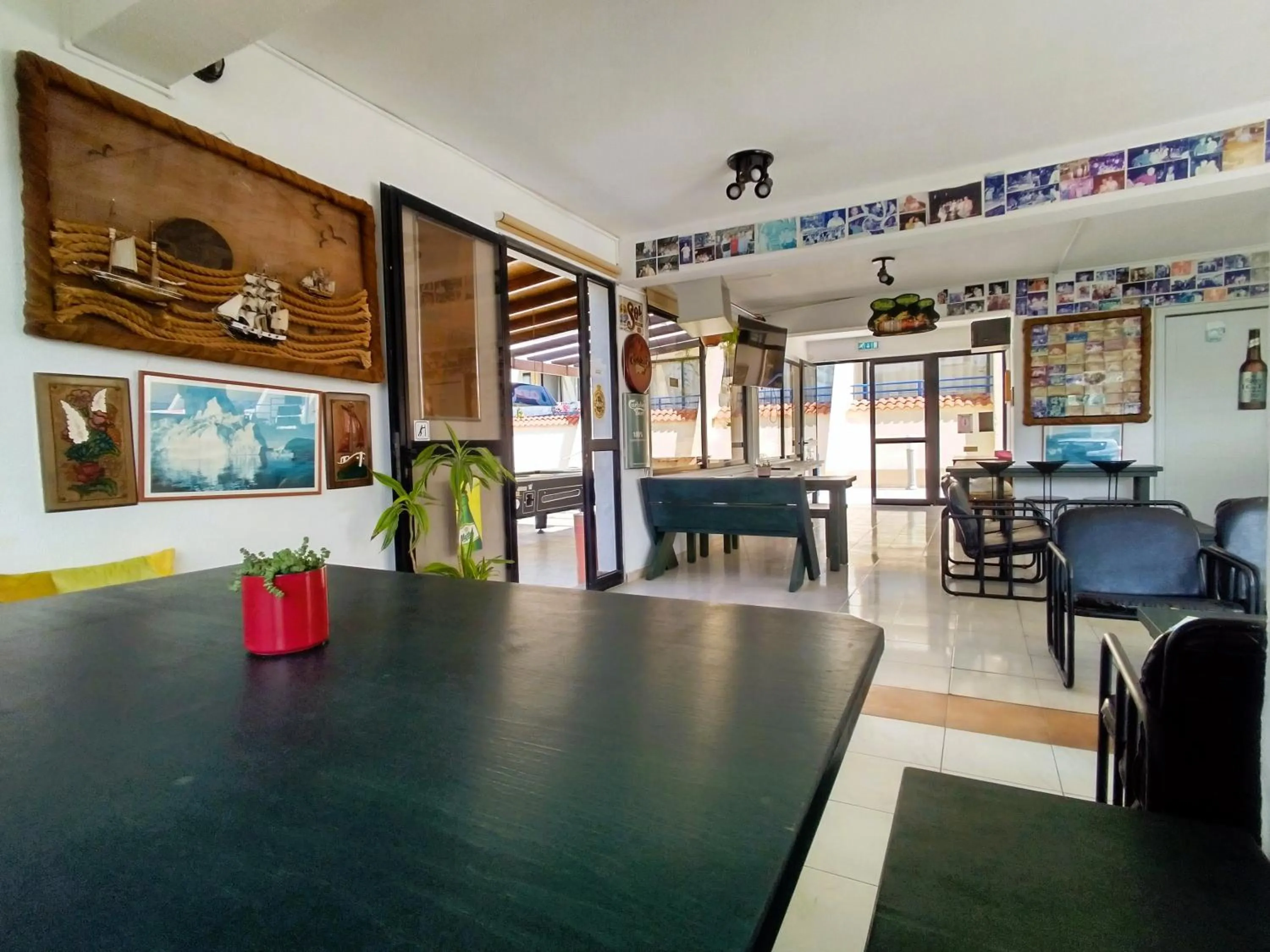 Restaurant/places to eat in Napa Prince Hotel Apts