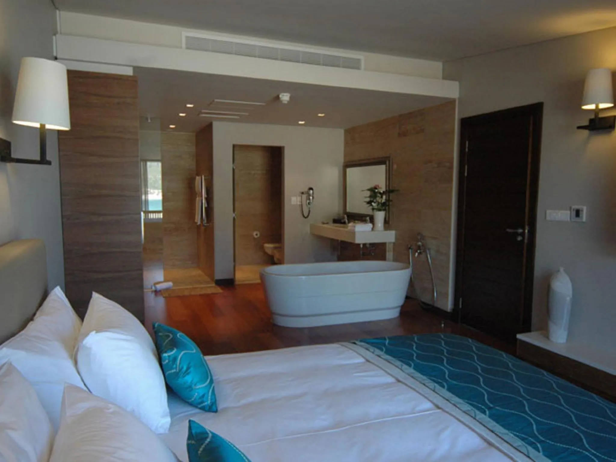 Photo of the whole room, Bed in Chapmans Peak Beach Hotel