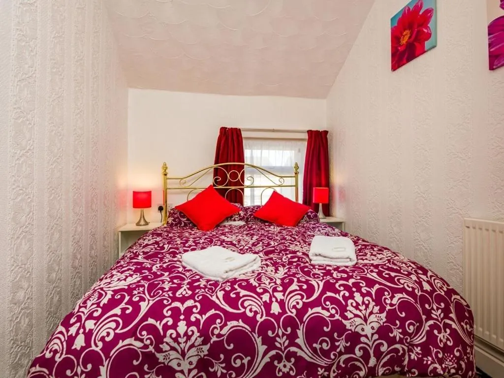 Bedroom, Bed in Holmeleigh Hotel