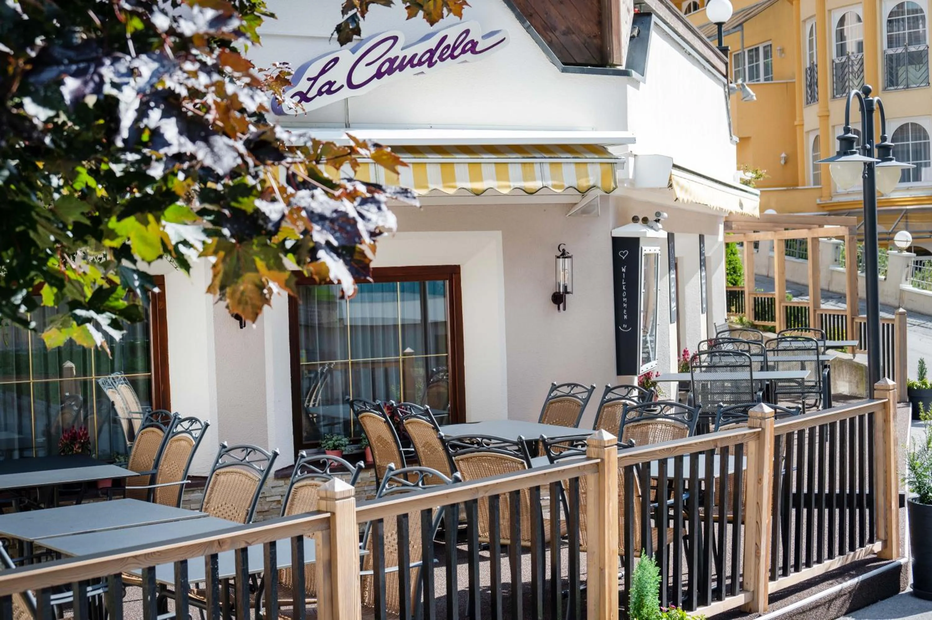 Restaurant/places to eat in Hotel Victoria