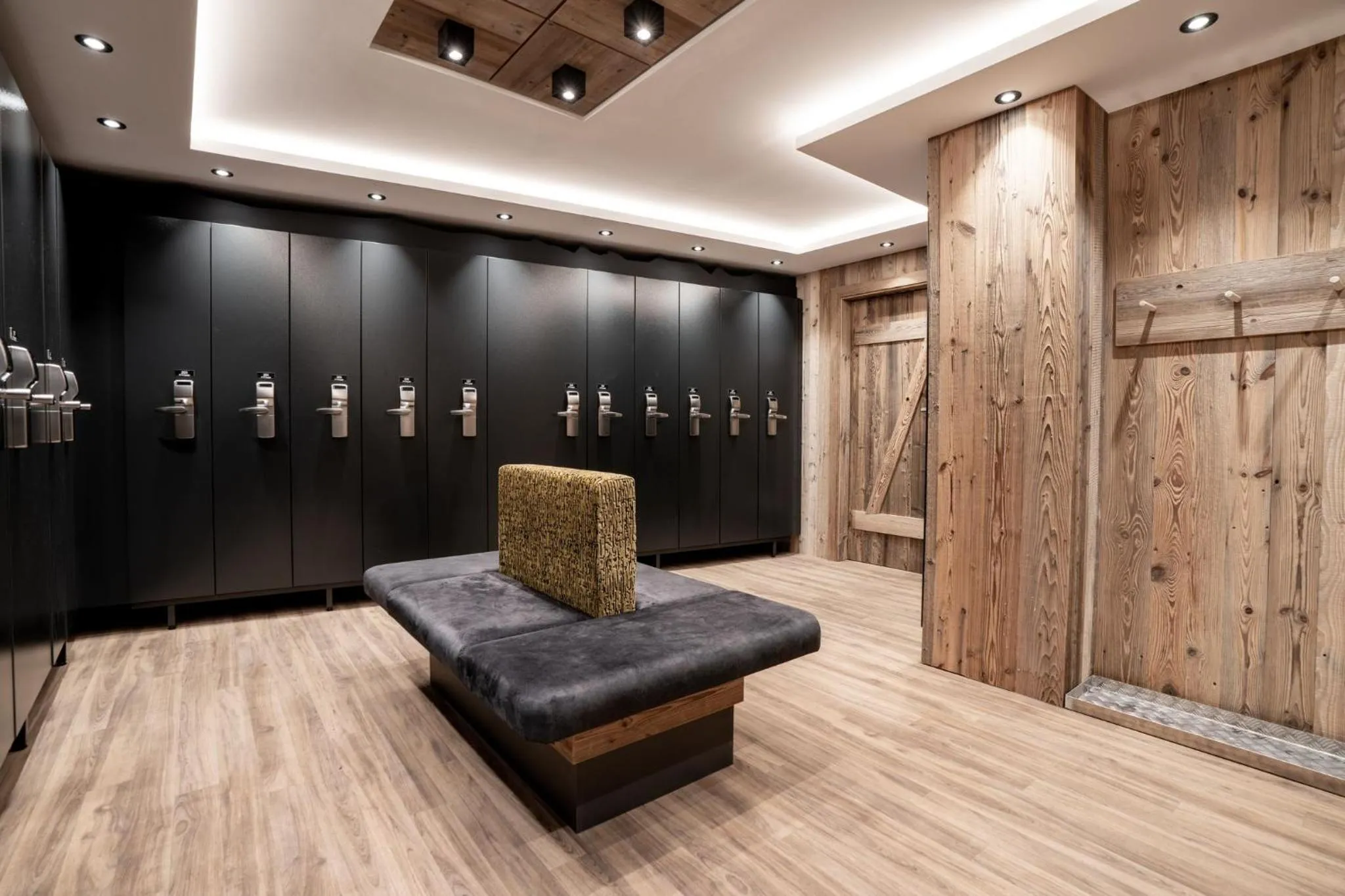 Skiing in Hotel Victoria