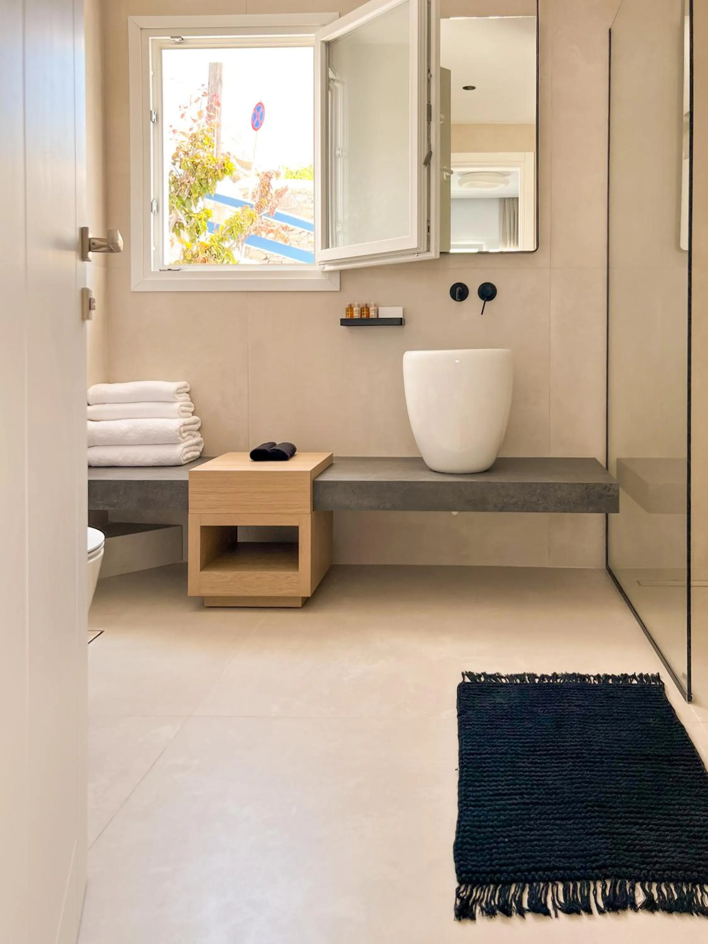 Bathroom, Bed in Portobello Boutique Hotel