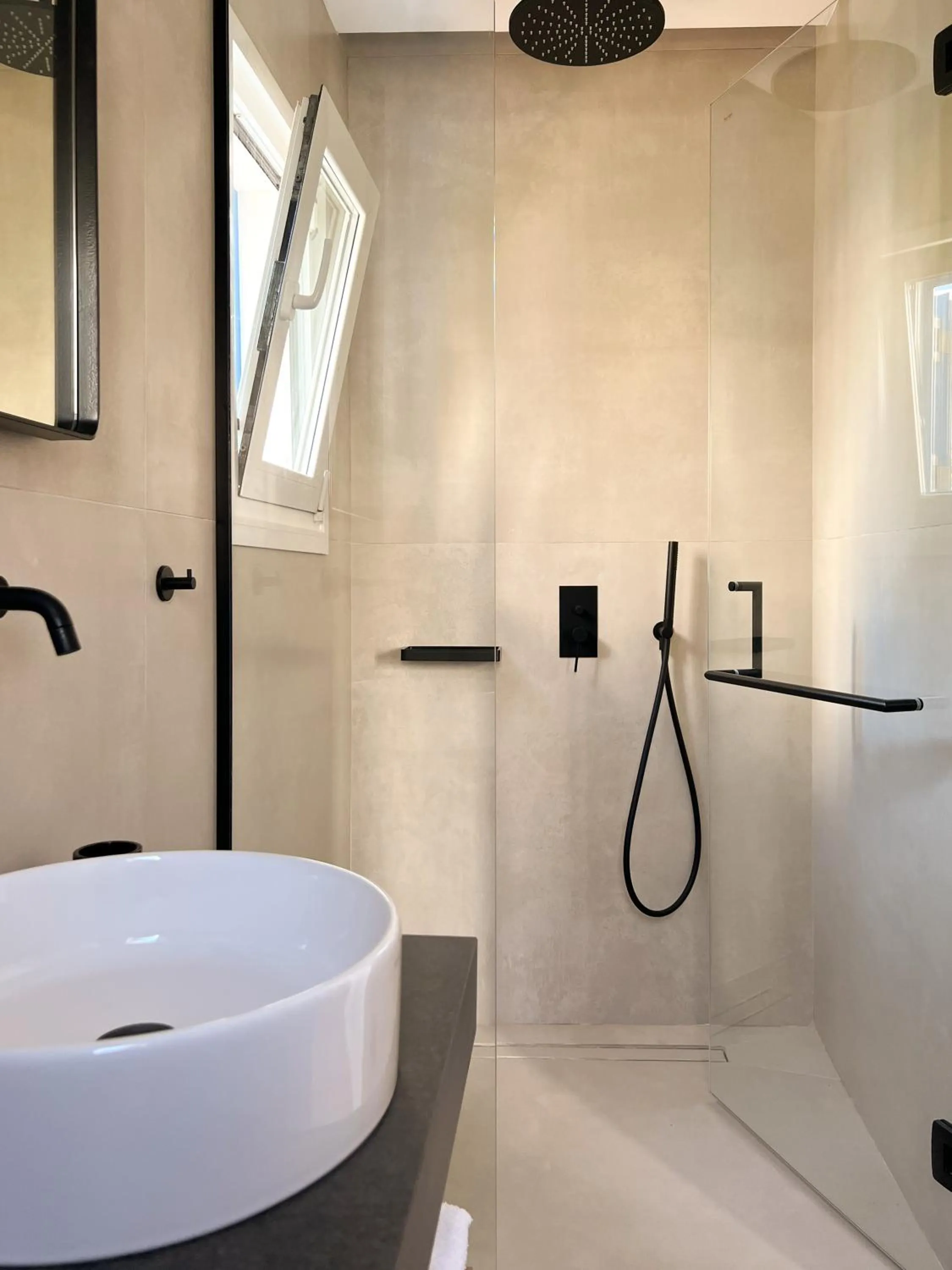 Shower in Portobello Boutique Hotel