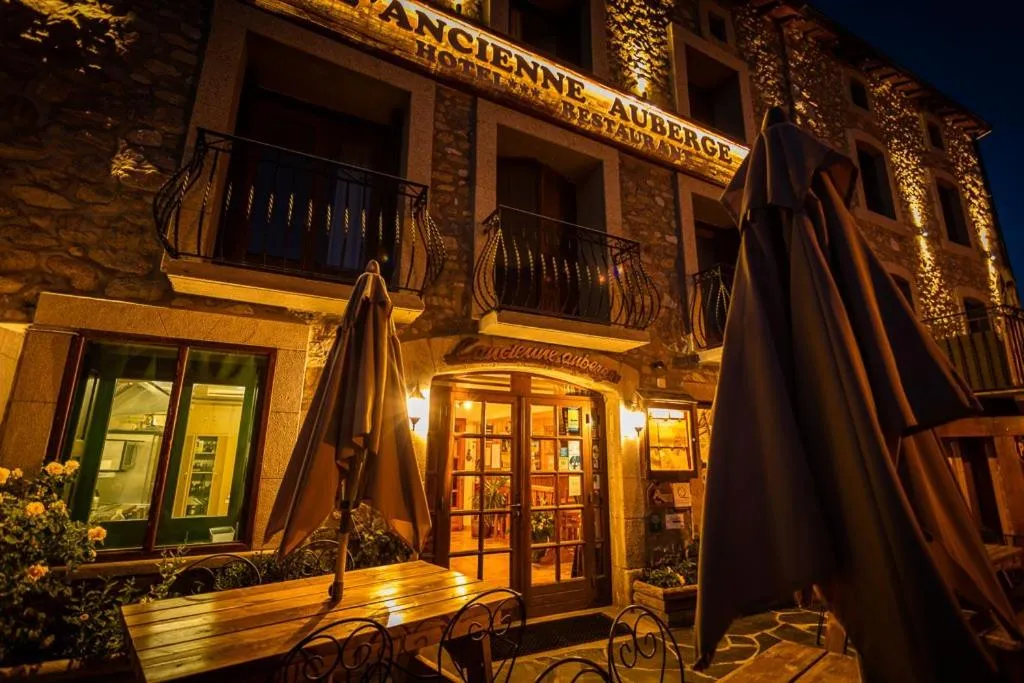 Property building in Hôtel Restaurant L'ancienne Auberge