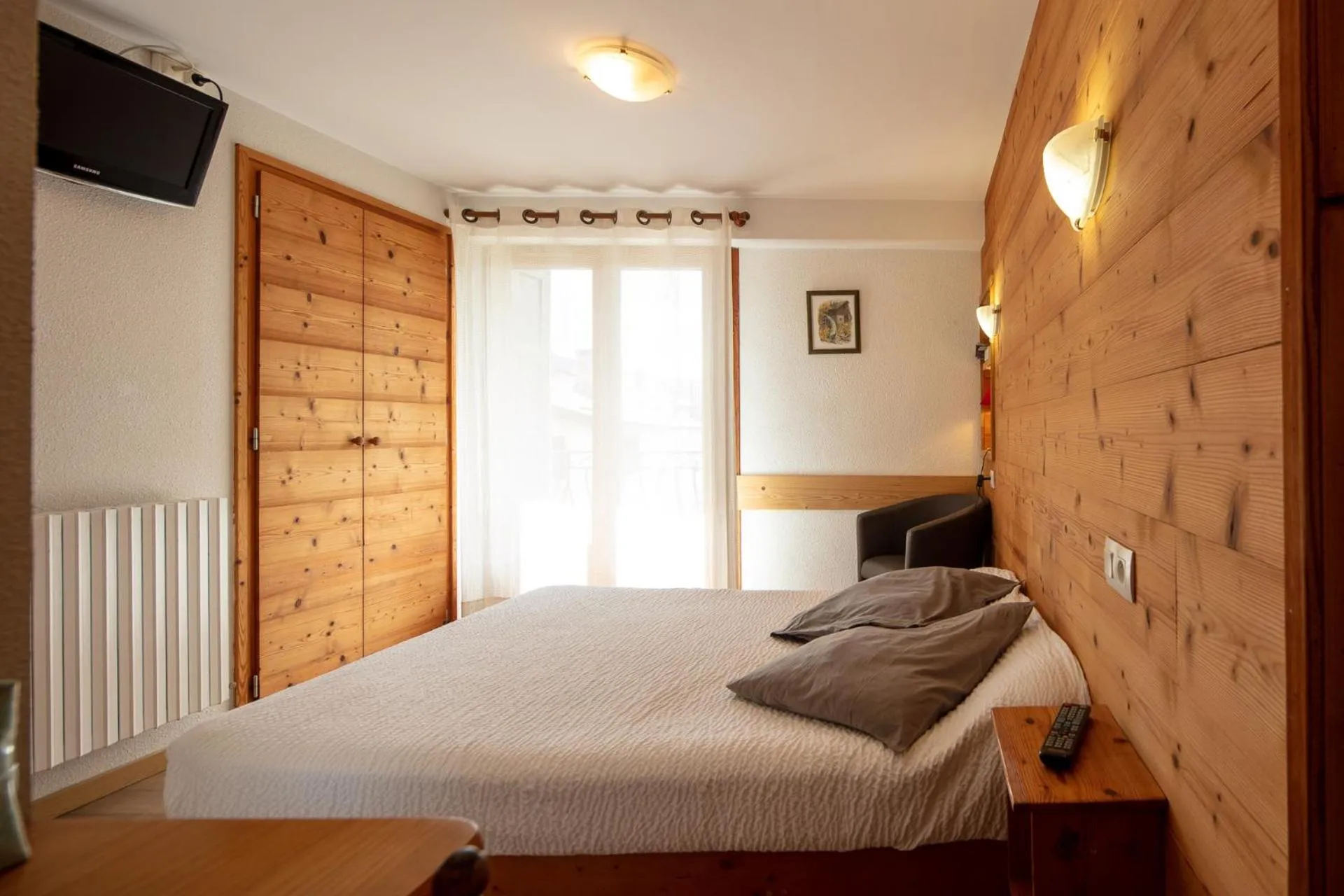 Bed in Hôtel Restaurant L'ancienne Auberge