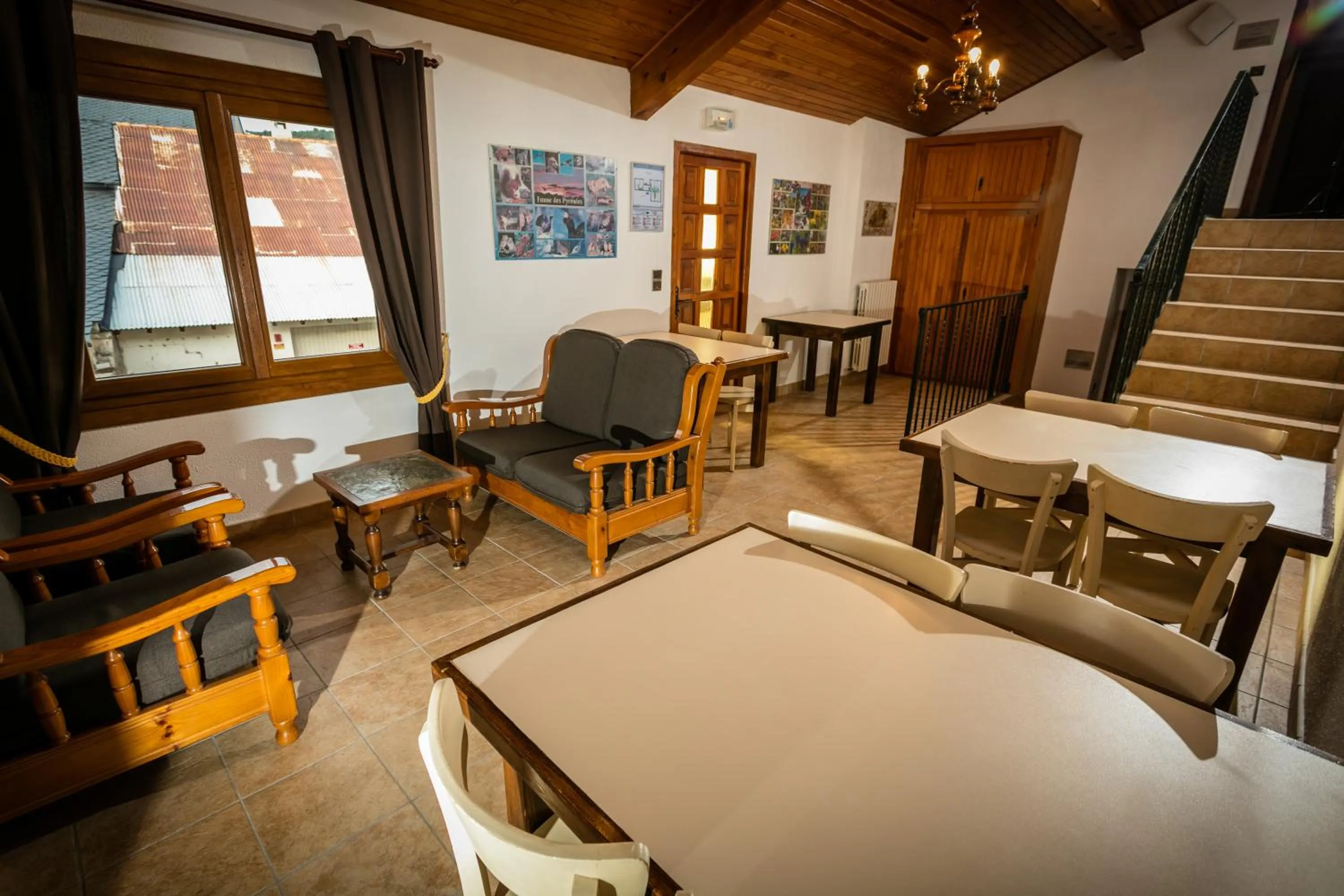 Communal lounge/ TV room in Hôtel Restaurant L'ancienne Auberge