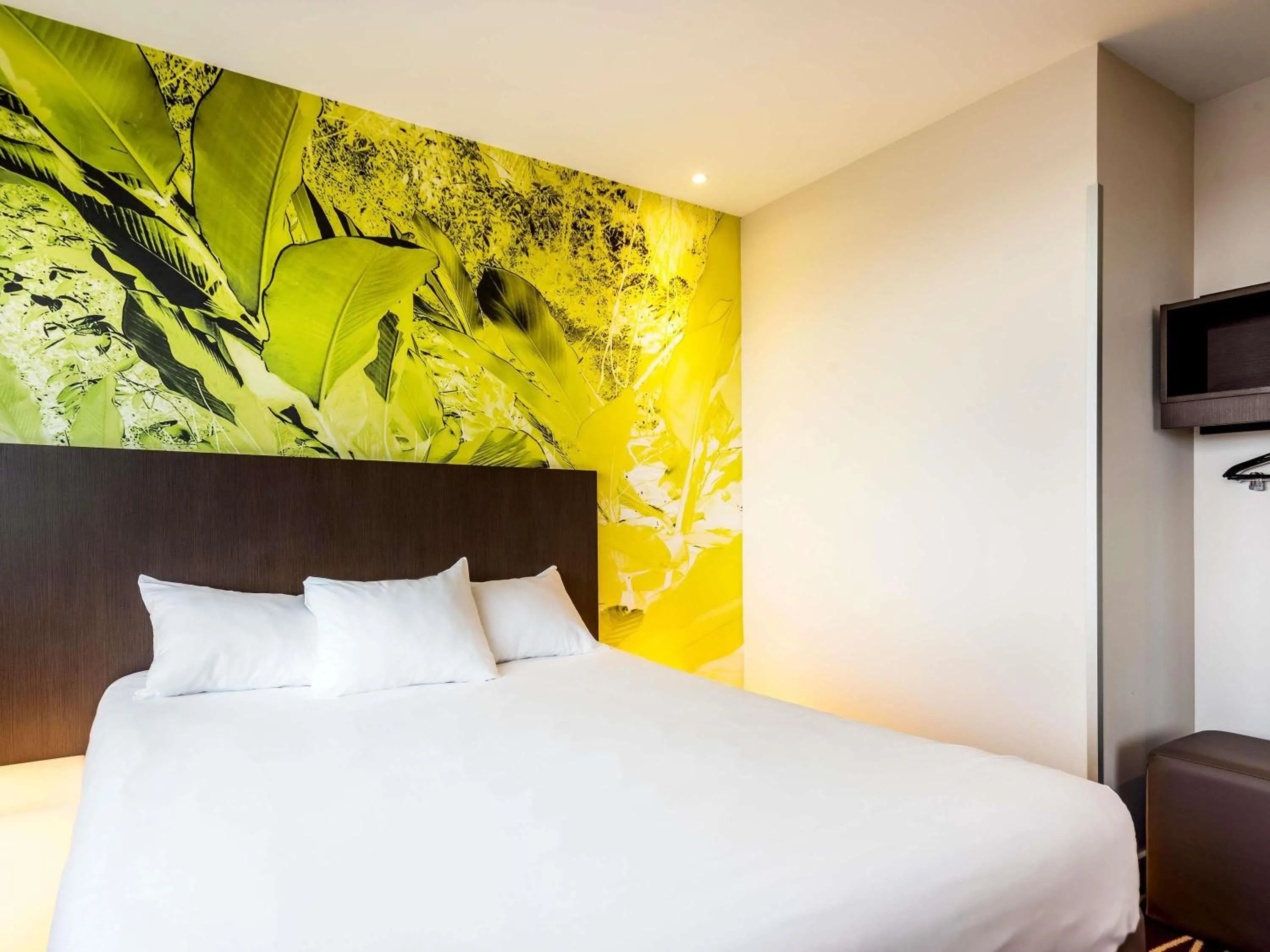 Bedroom, Bed in ibis Styles Saint Julien en Genevois Vitam