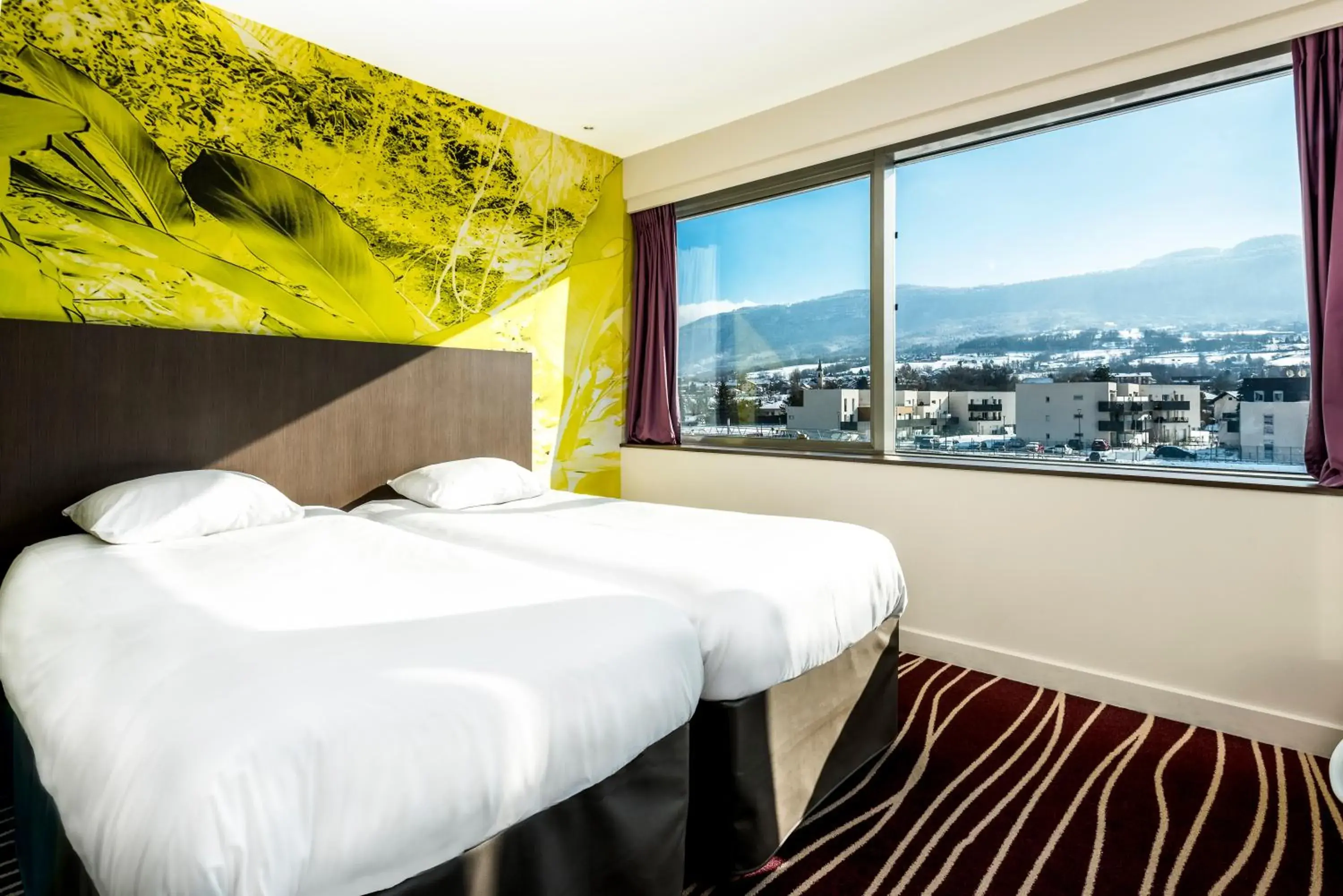 Mountain view, Bed in ibis Styles Saint Julien en Genevois Vitam Mountain view, Bed in ibis Styles Saint Julien en Genevois Vitam