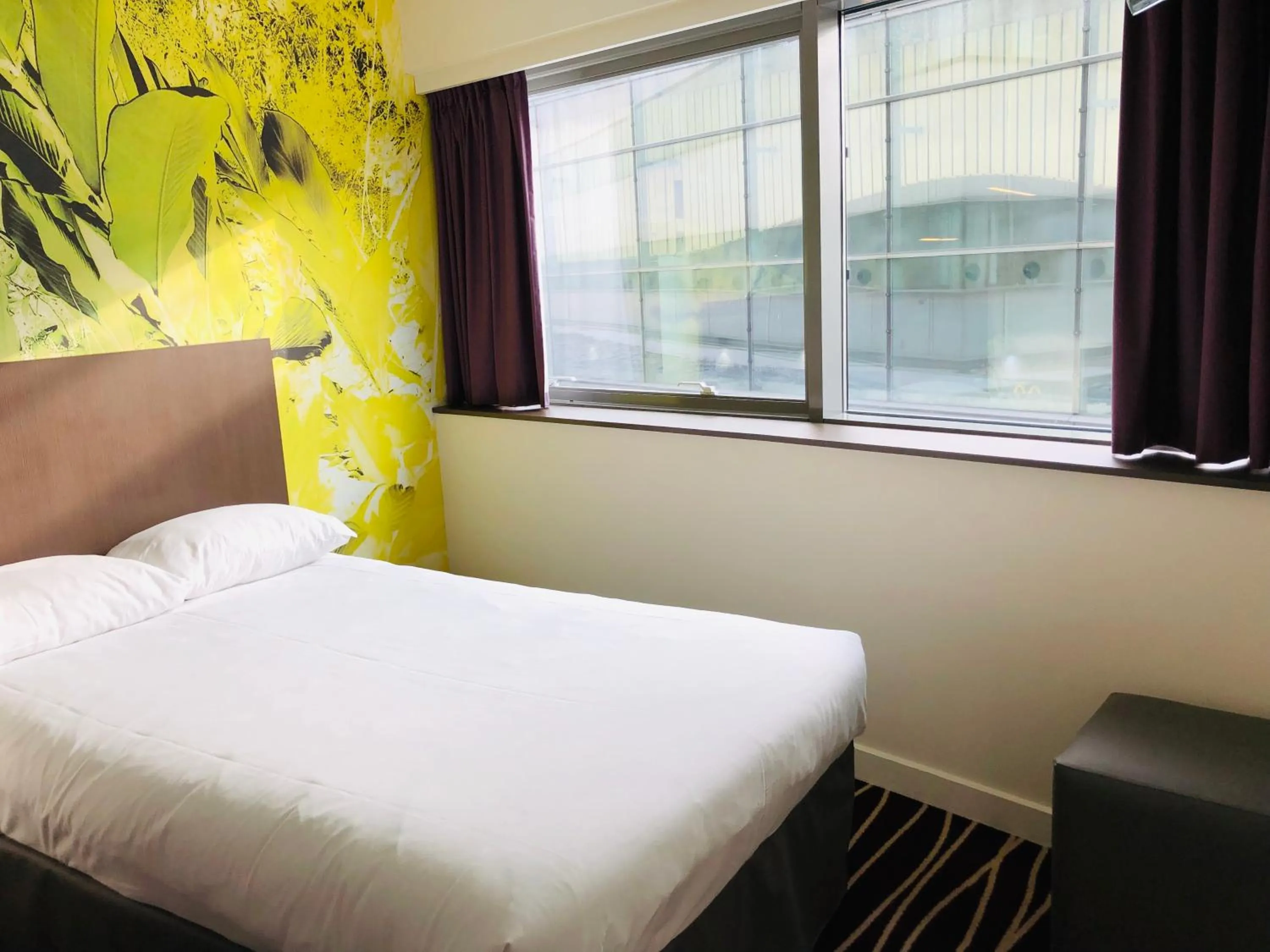 Bedroom, Bed in ibis Styles Saint Julien en Genevois Vitam